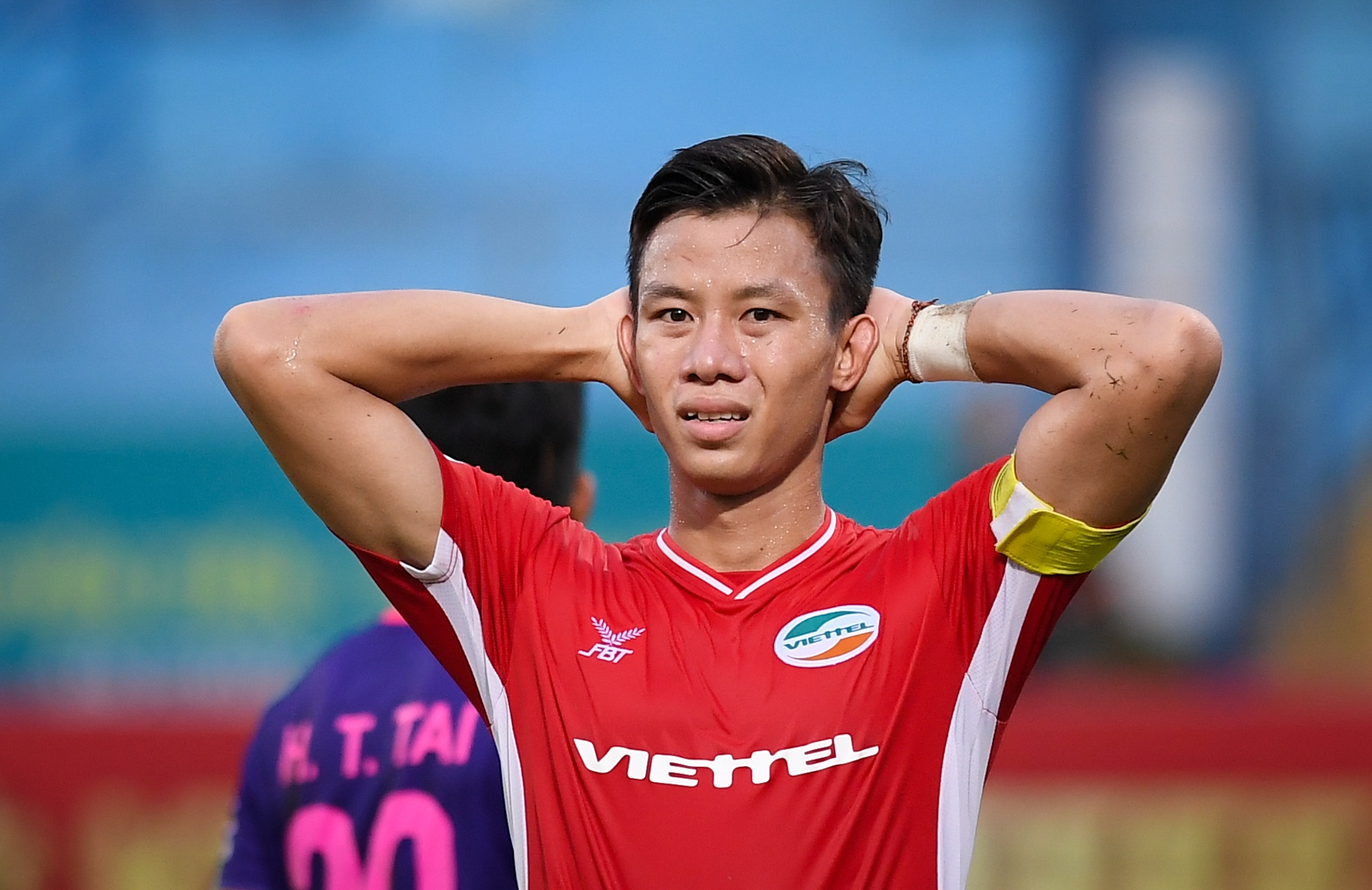 Bui Tien Dung dua vo con di co vu anh 4