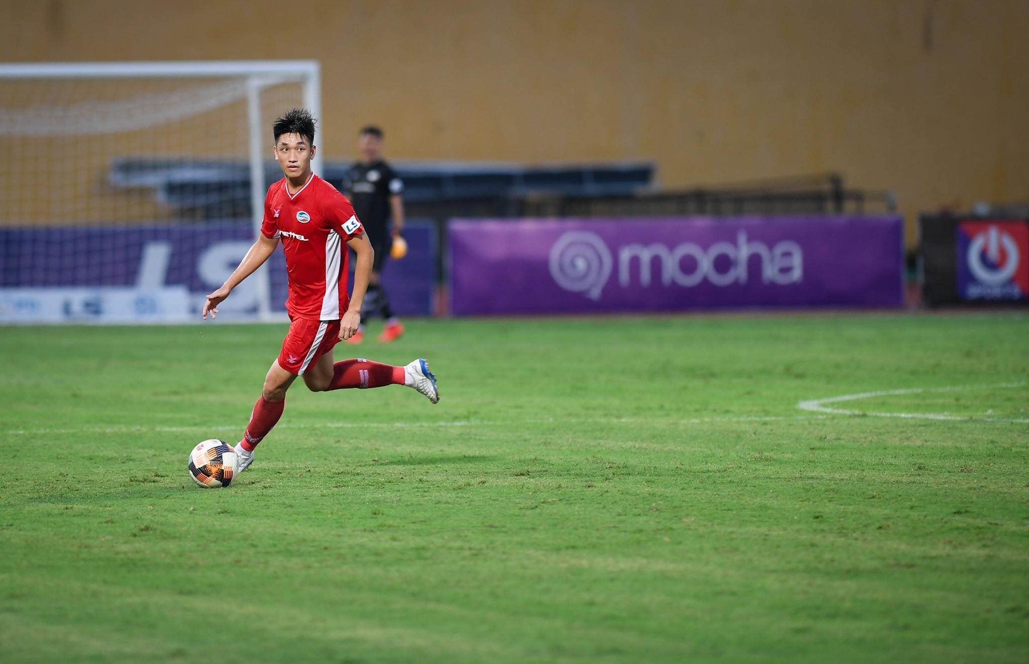 Bui Tien Dung dua vo con di co vu anh 6