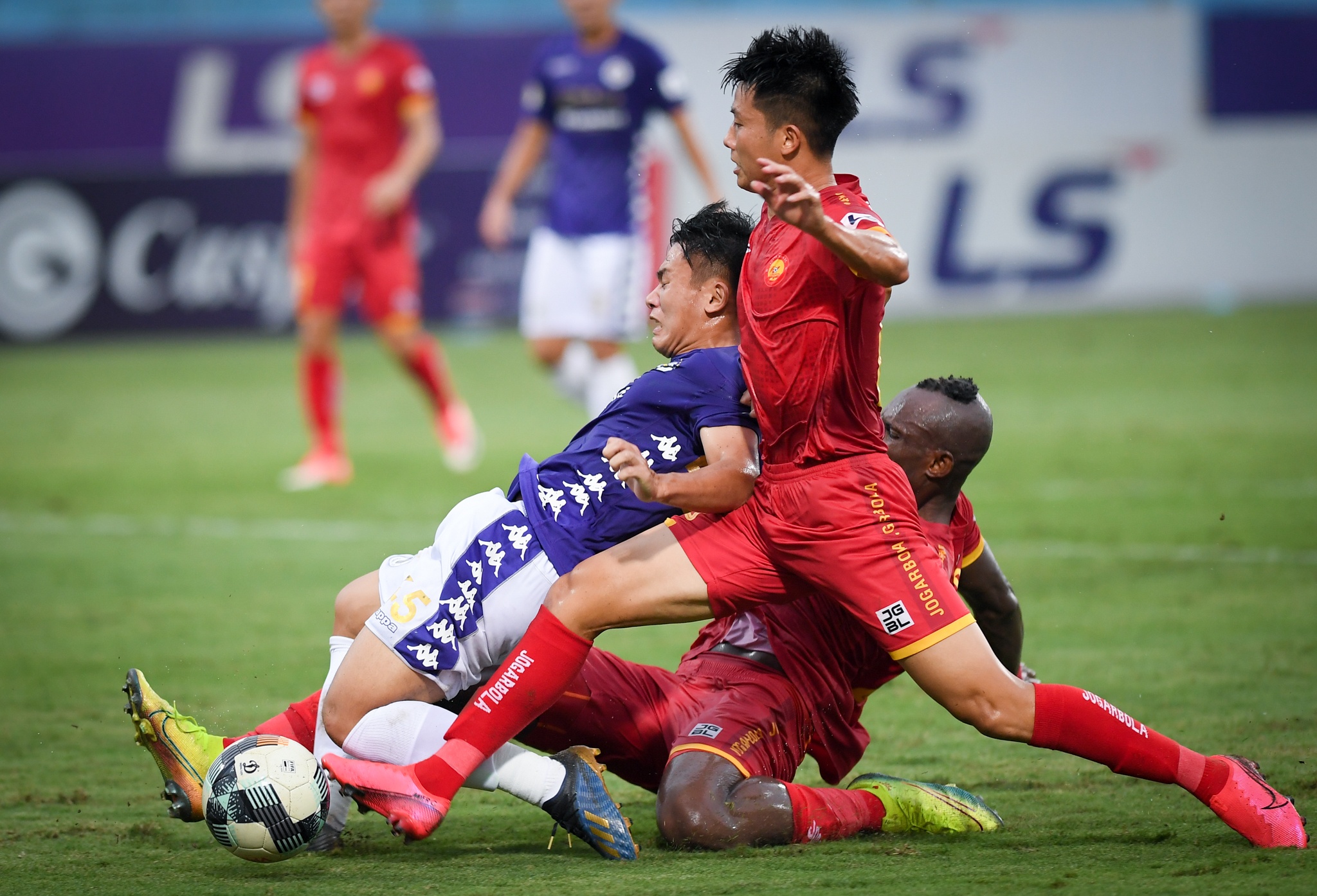 Thanh Chung buc xuc vi doi thu cau gio anh 9