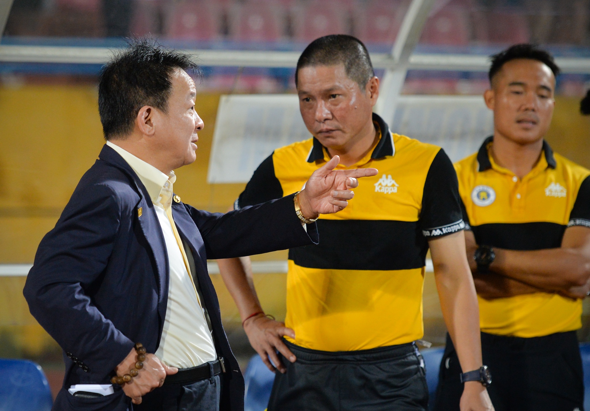 Thanh Chung buc xuc vi doi thu cau gio anh 12