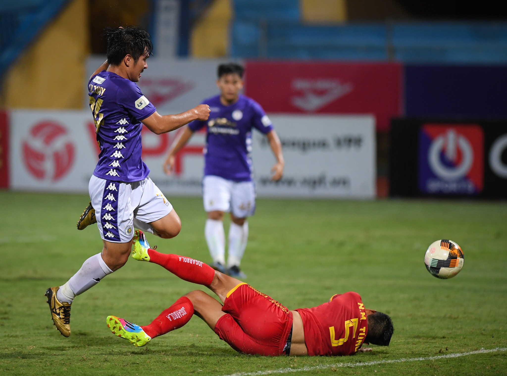 Thanh Chung buc xuc vi doi thu cau gio anh 4