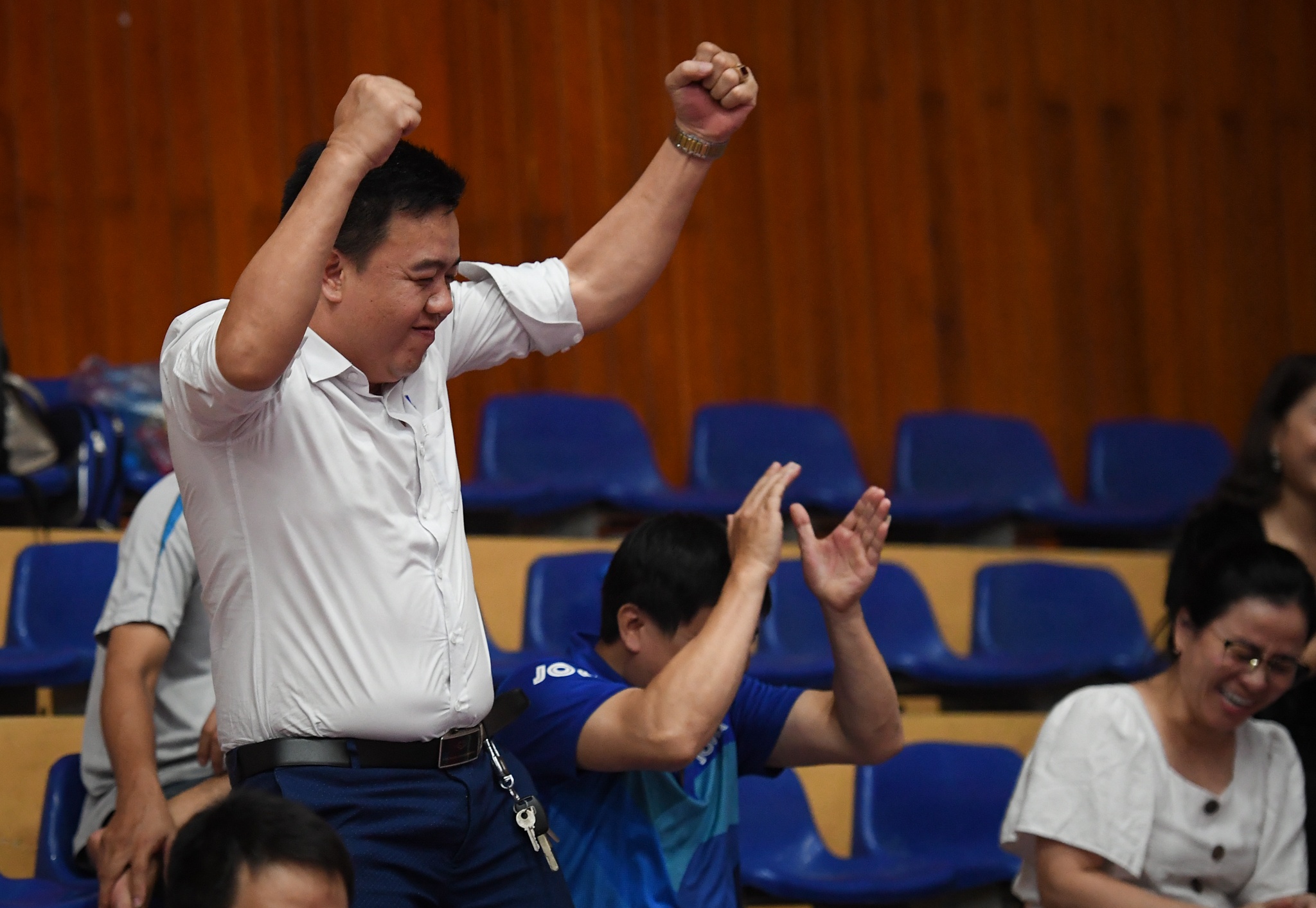 bong ban cup hoi nha bao anh 8