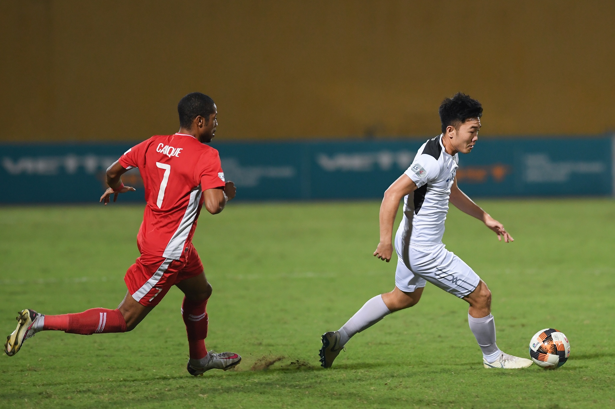 Tuan Anh bat luc anh 6