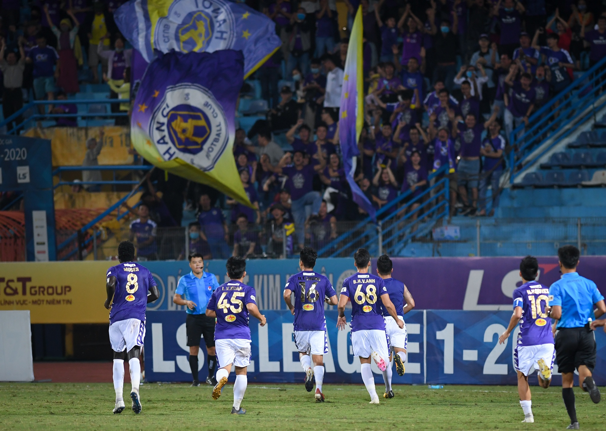 Quang Hai suyt bi thay nham anh 9