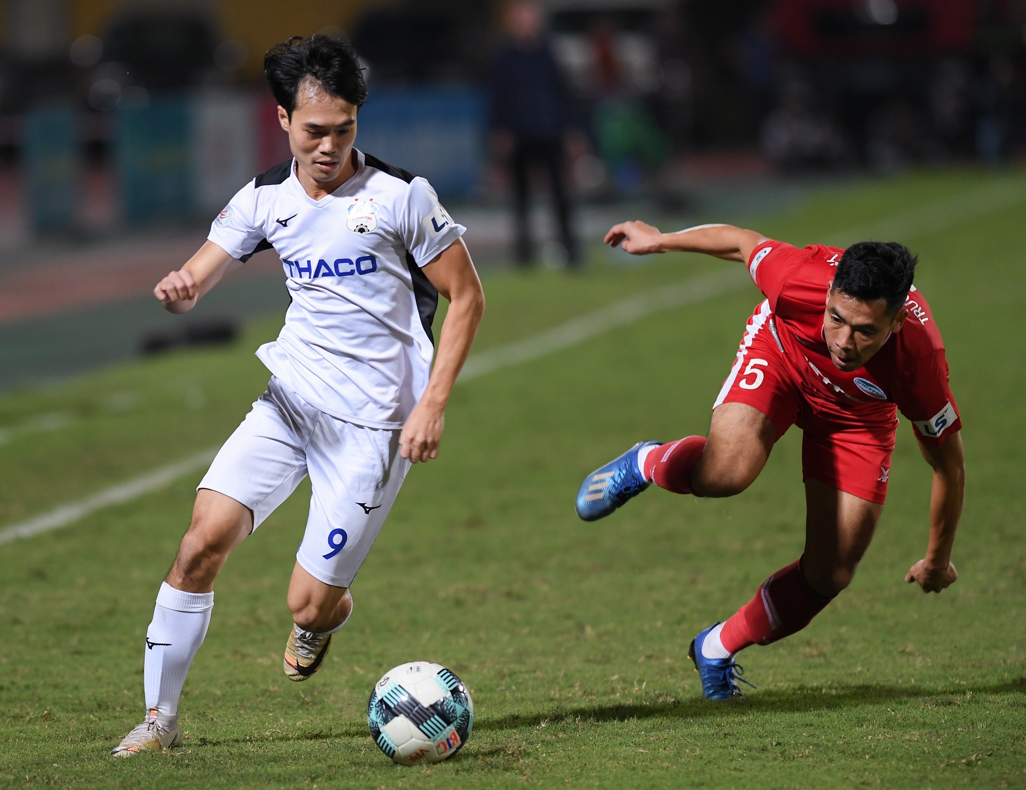 Tuan Anh bat luc anh 8