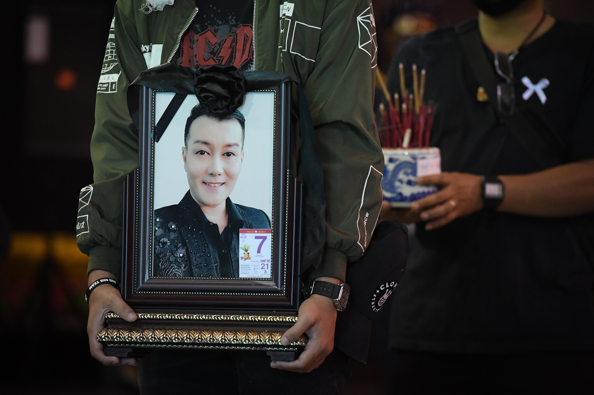 le vieng ca si tuan phuong anh 14