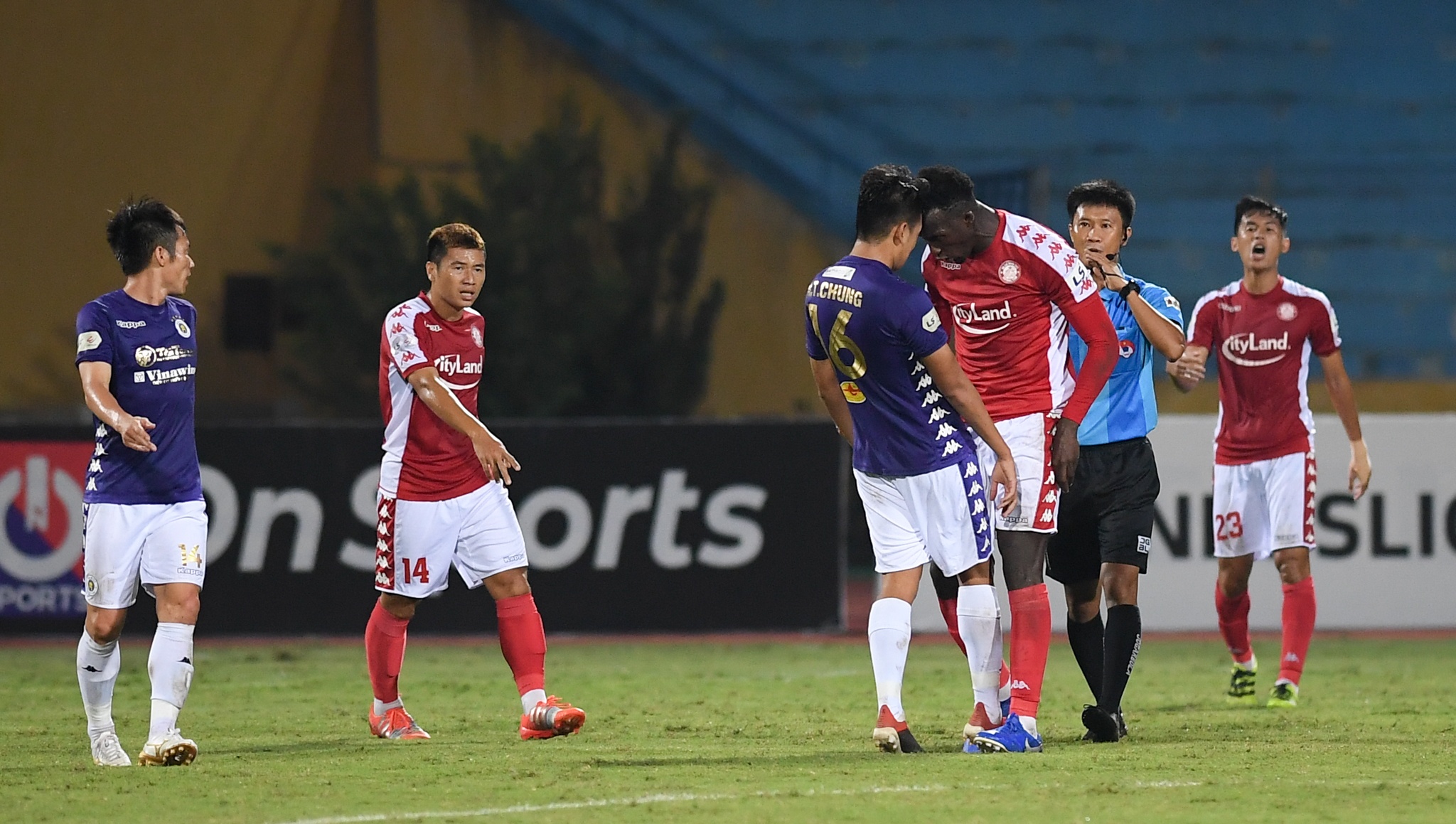 Thanh Chung nga ngua anh 1