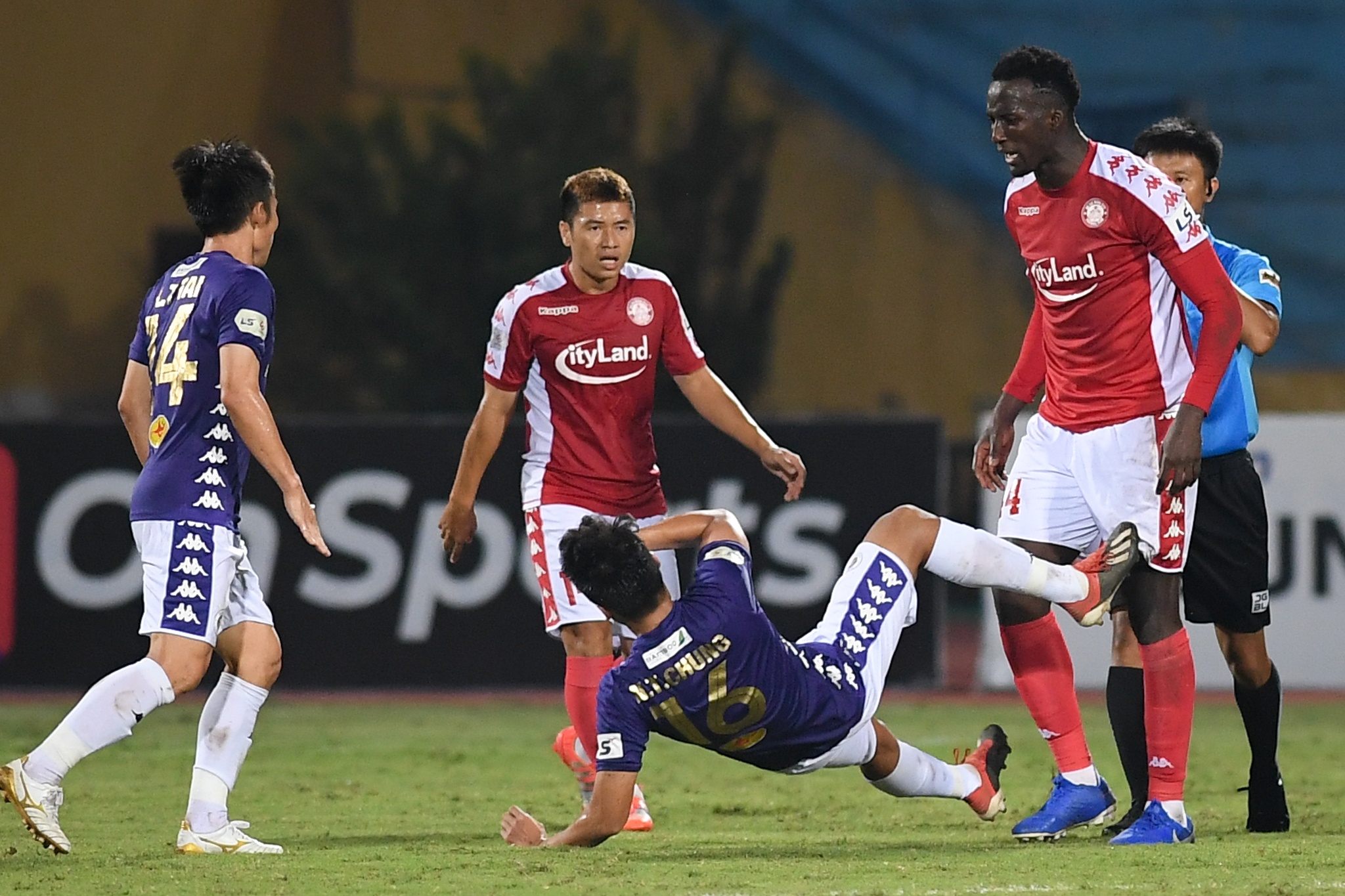 Thanh Chung nga ngua anh 2