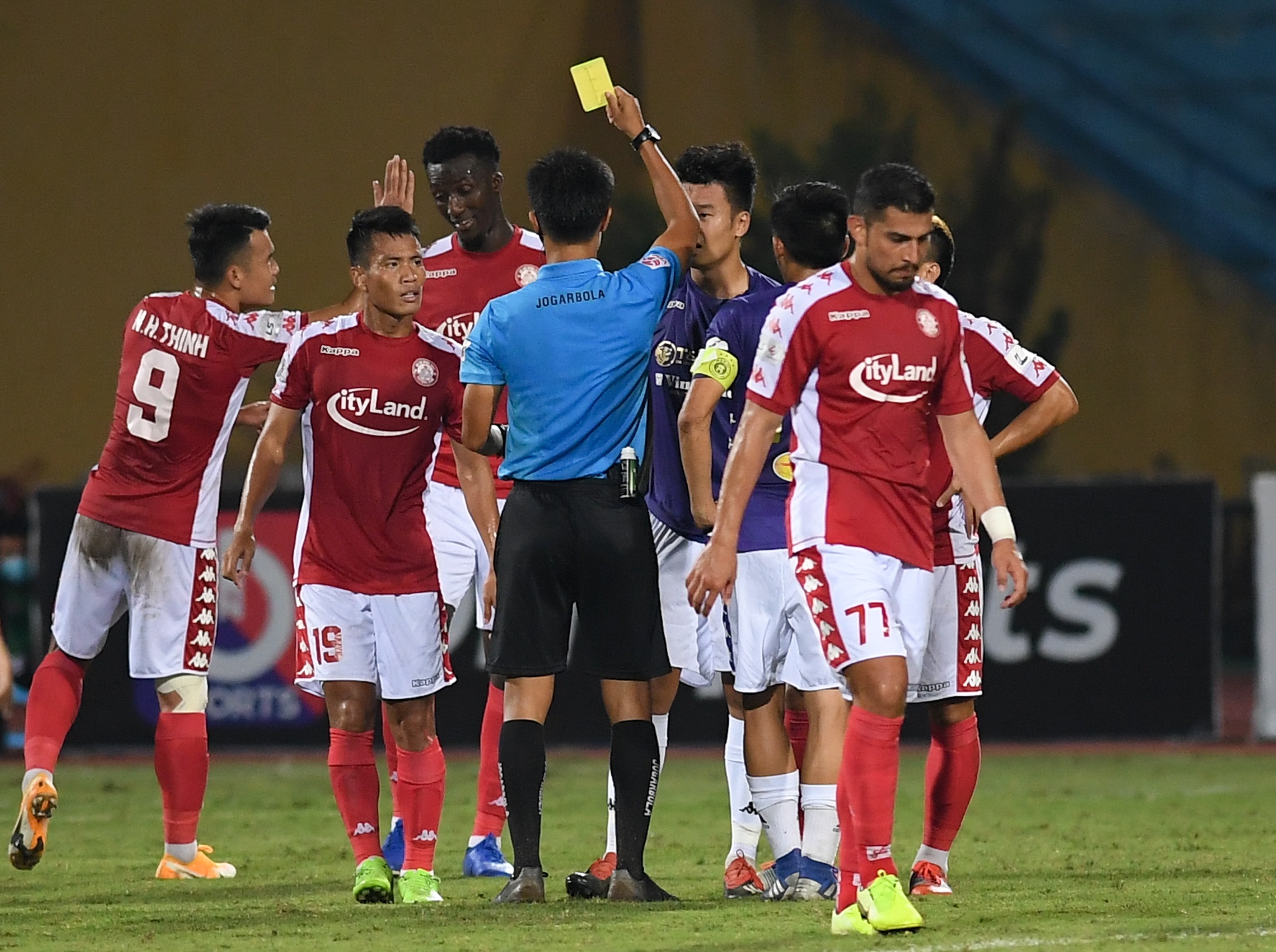 Thanh Chung nga ngua anh 4