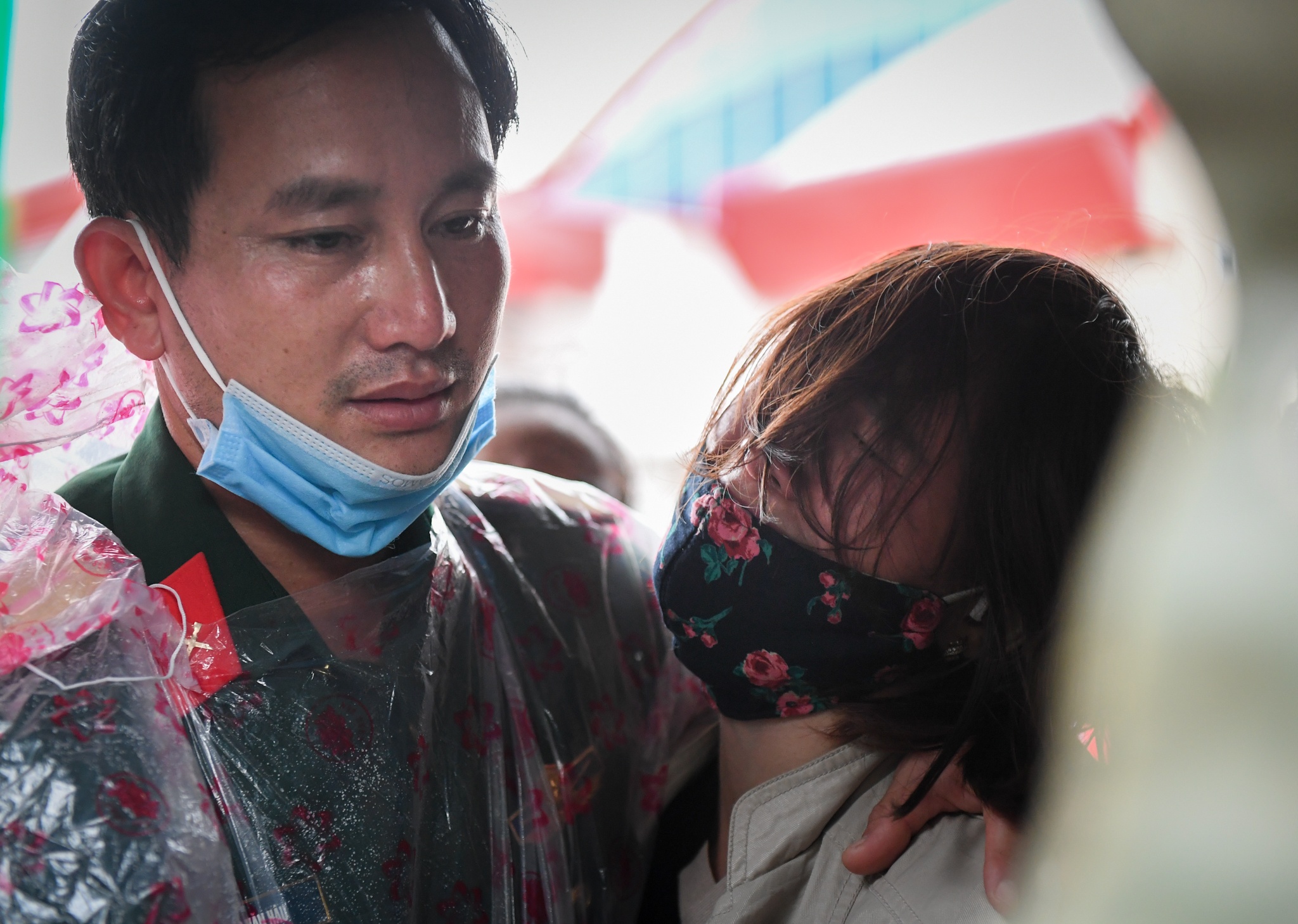 Nguoi than khoc thuong 22 quan nhan Doan 337 anh 6