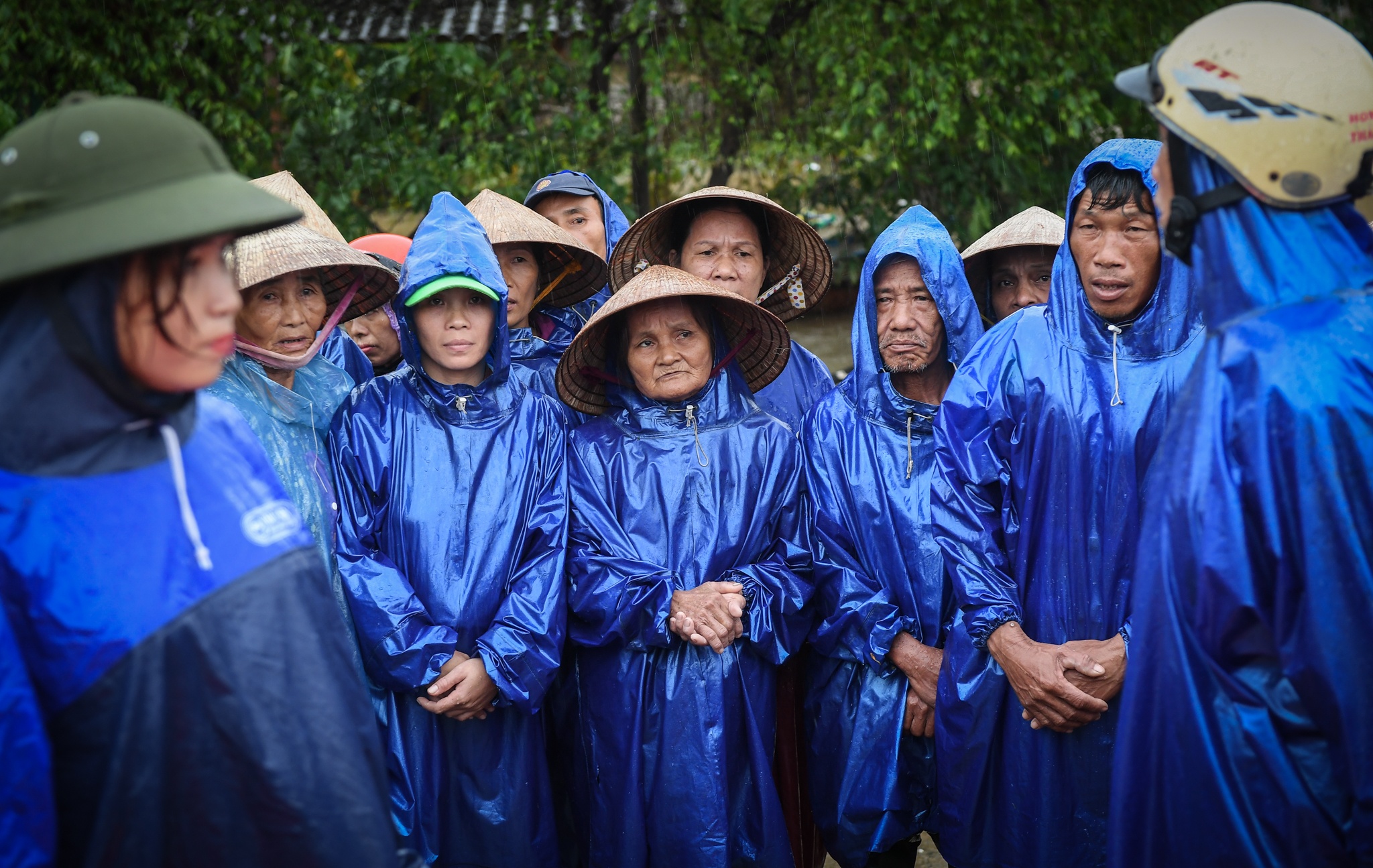 bo song chung voi nguoi trong lu anh 10