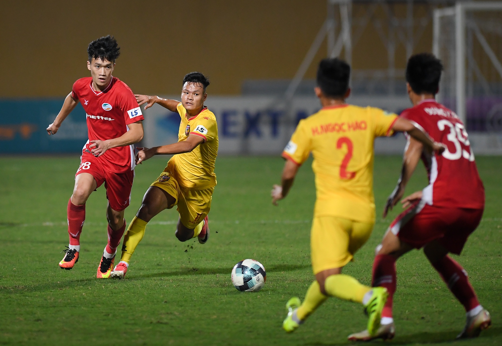 con gai Bui Tien Dung anh 11