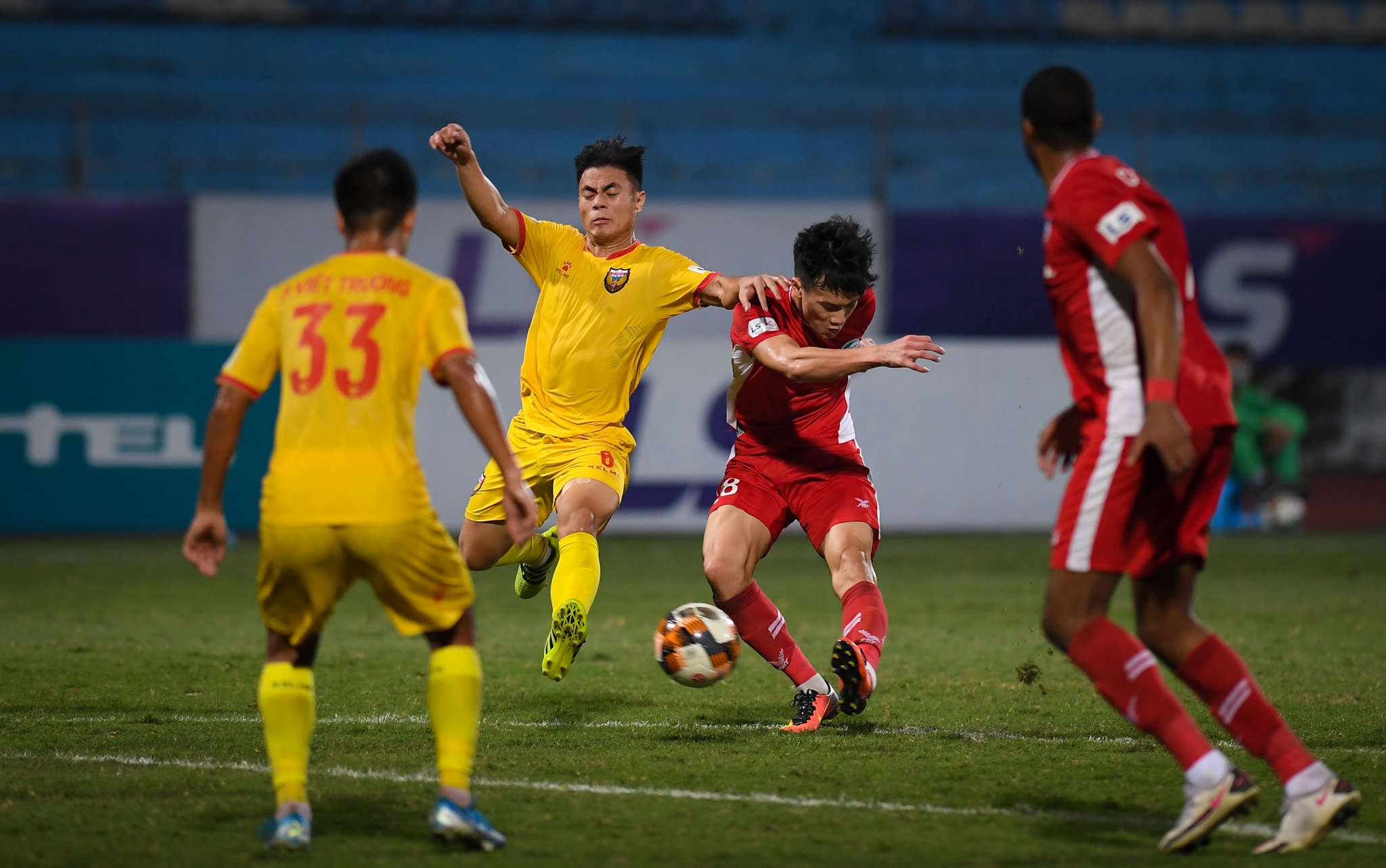 con gai Bui Tien Dung anh 12