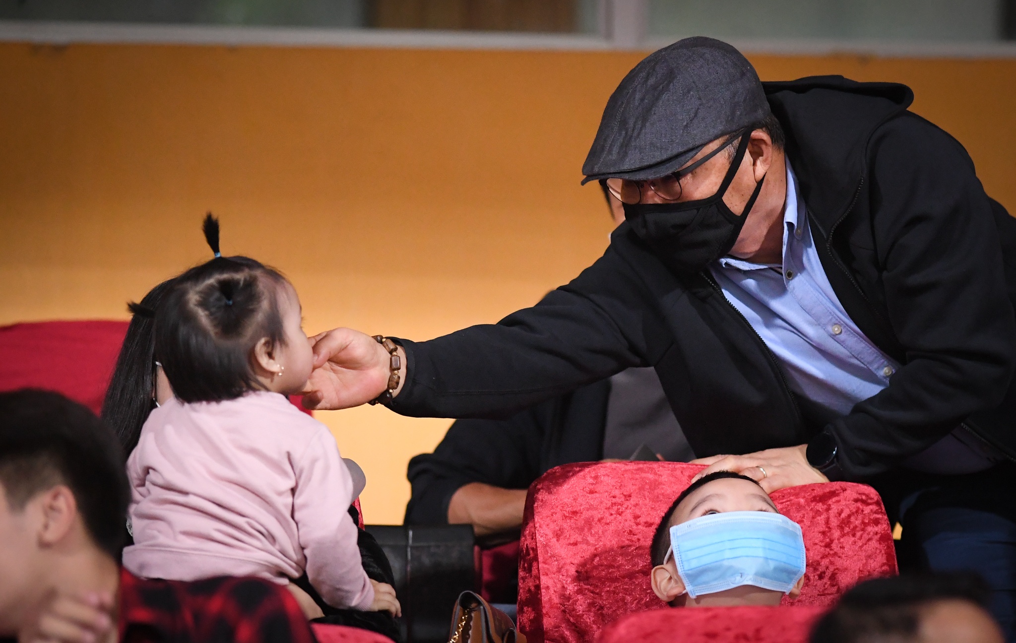 con gai Bui Tien Dung anh 2