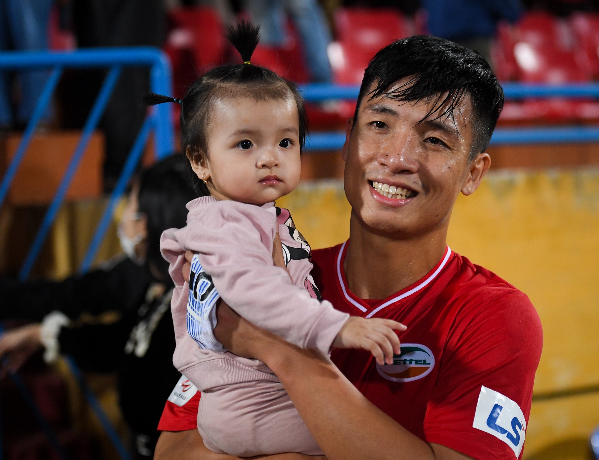 con gai Bui Tien Dung anh 3