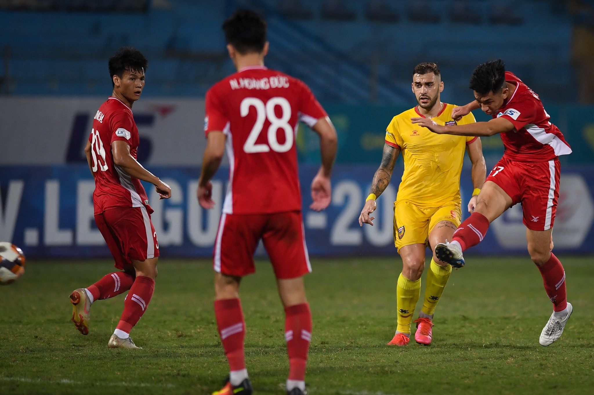 con gai Bui Tien Dung anh 6