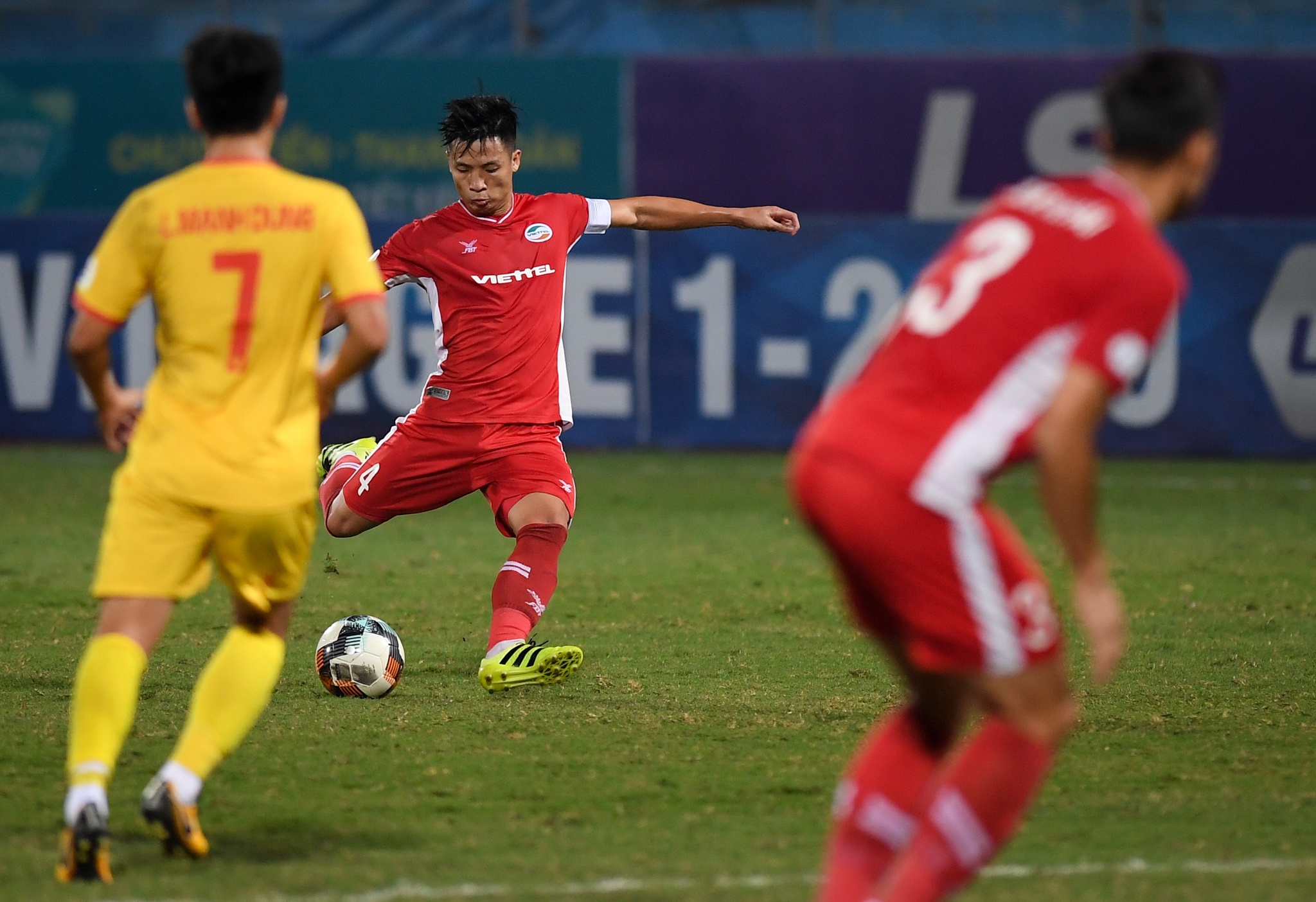 con gai Bui Tien Dung anh 5