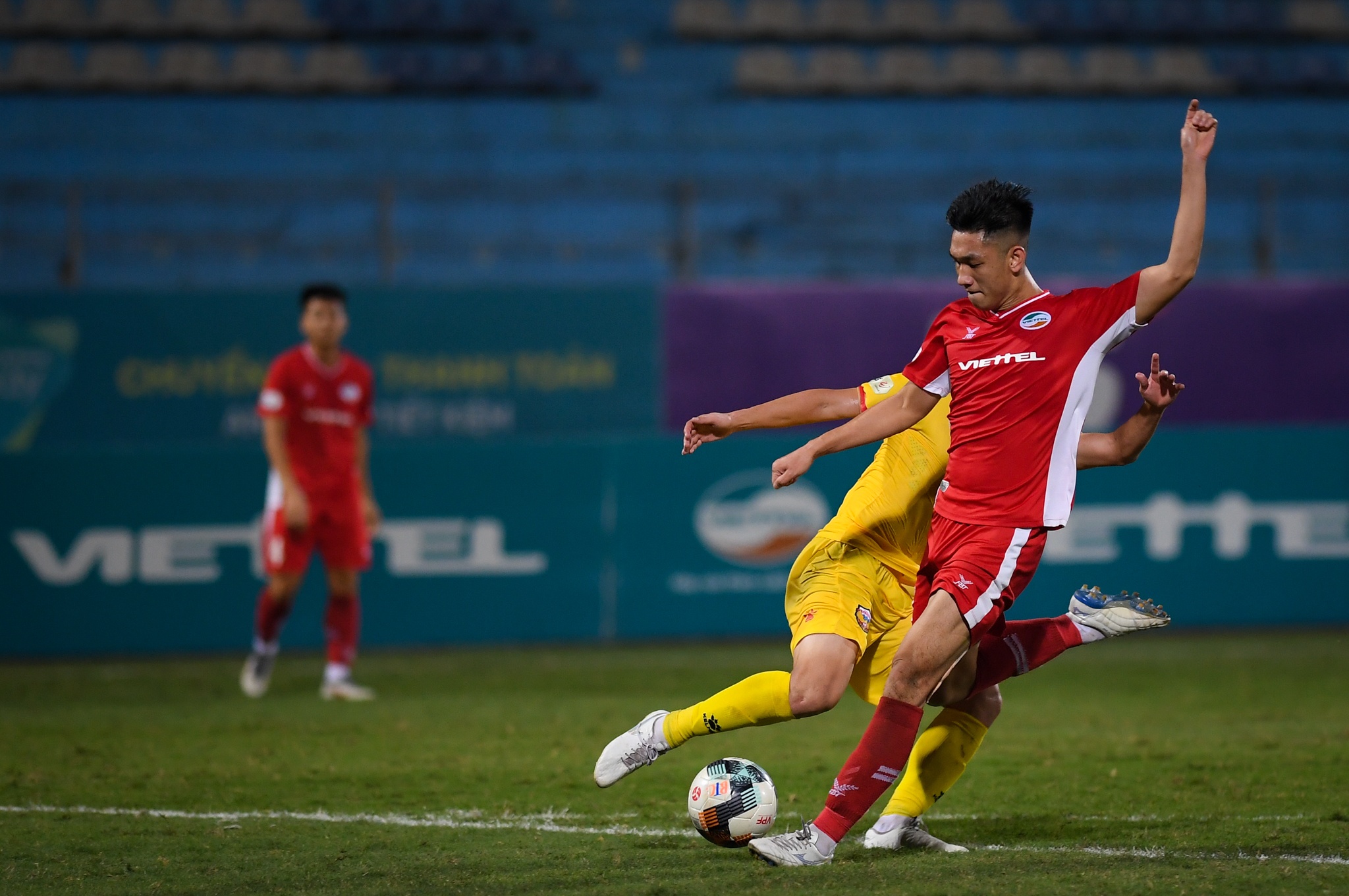 con gai Bui Tien Dung anh 8