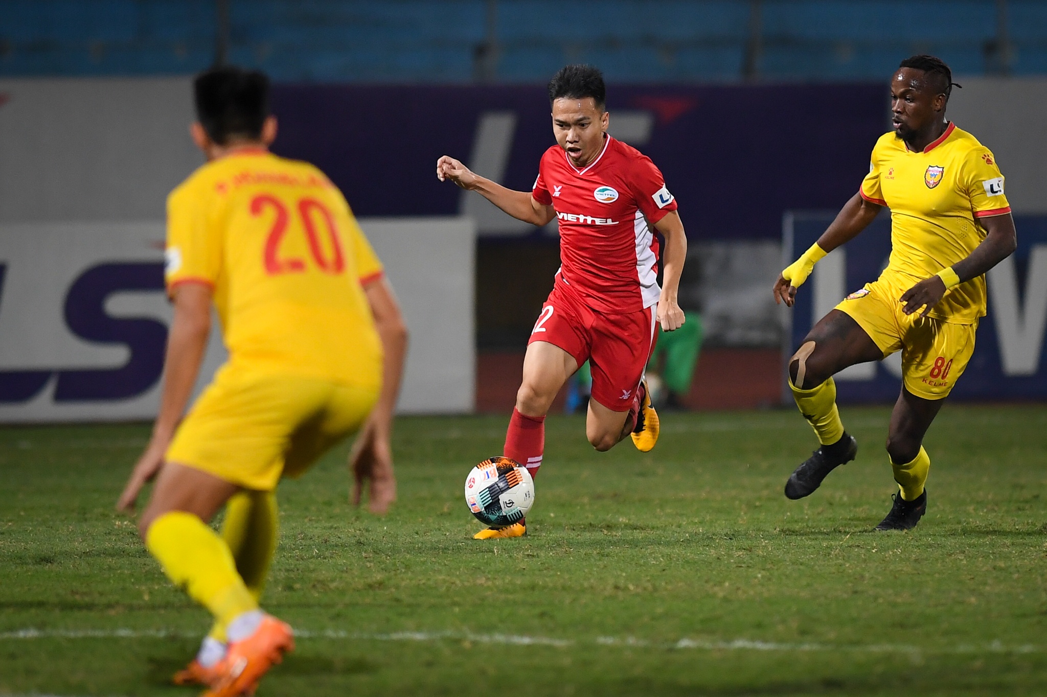 con gai Bui Tien Dung anh 10