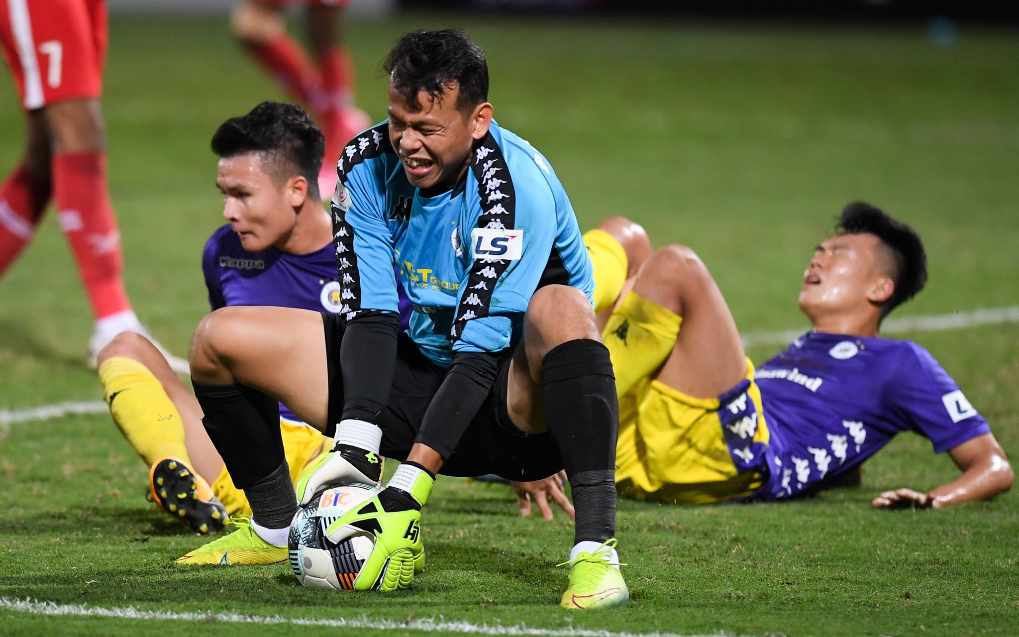 Quang Hai bo sinh nhat bau Hien anh 7