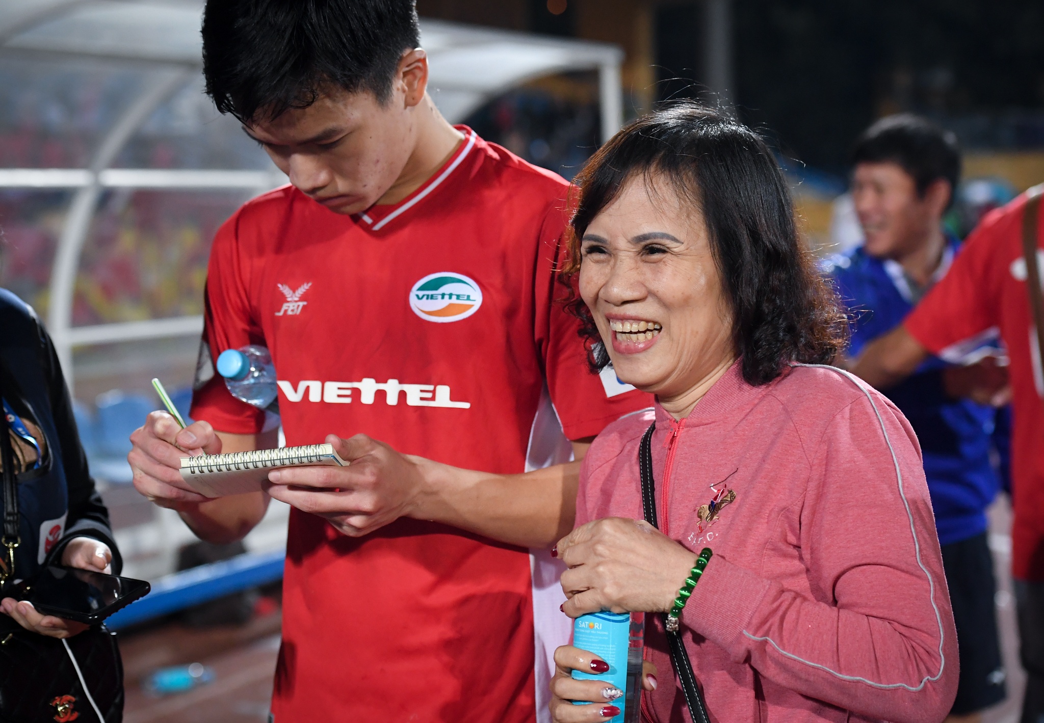 cau thu Viettel an mung anh 3