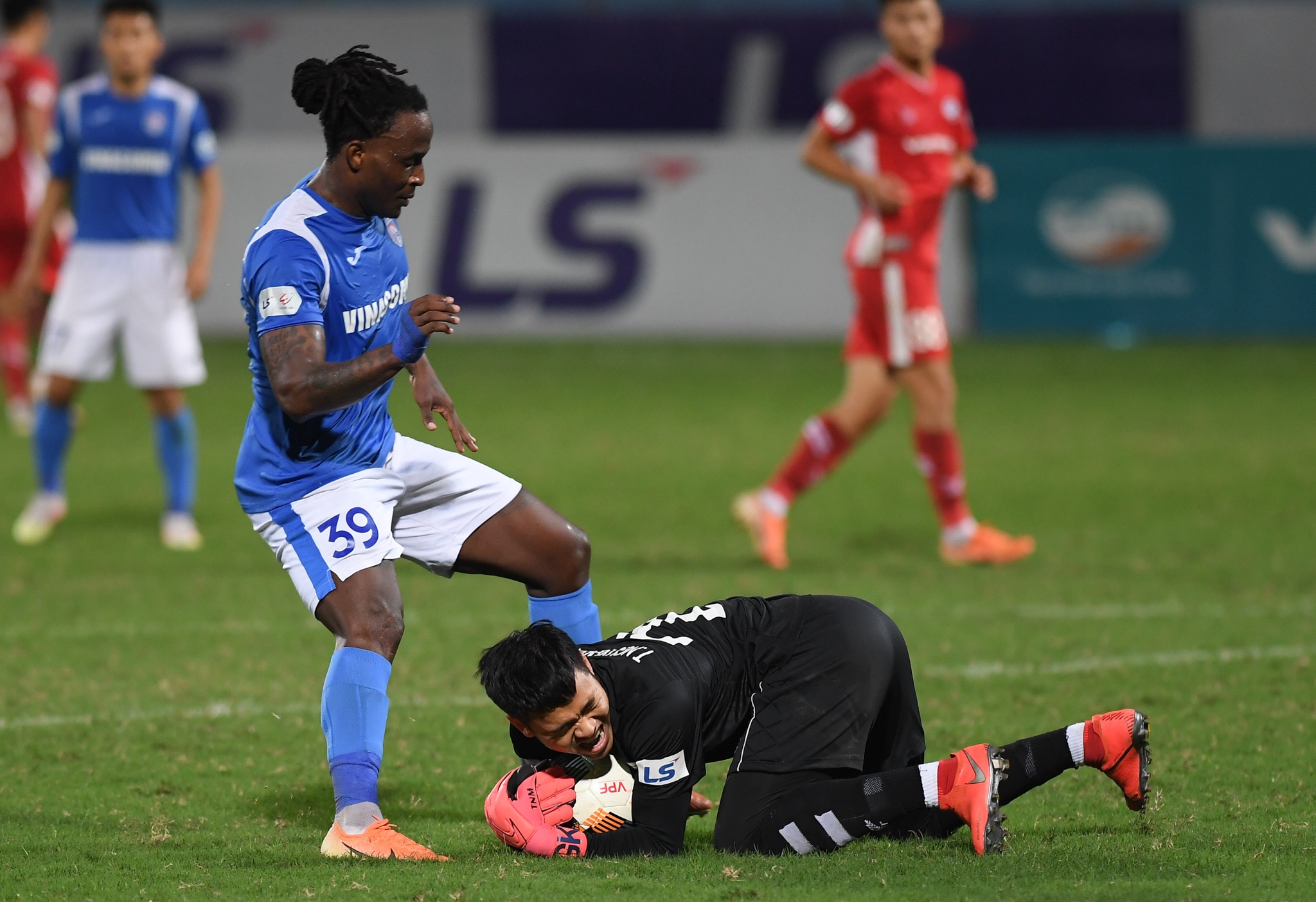 cau thu Viettel an mung anh 7