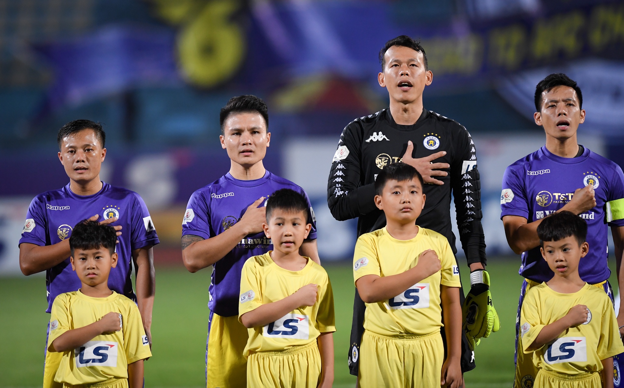 Quang Hai toa sang anh 1