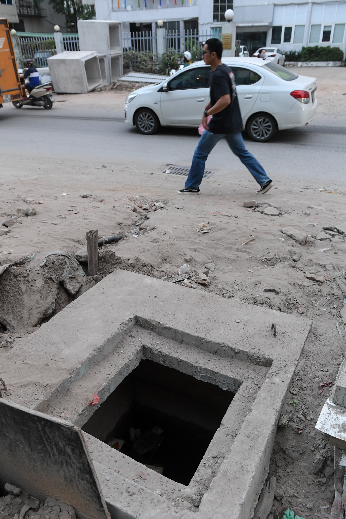 duong dai 400 m lam hon mot nam chua xong anh 8