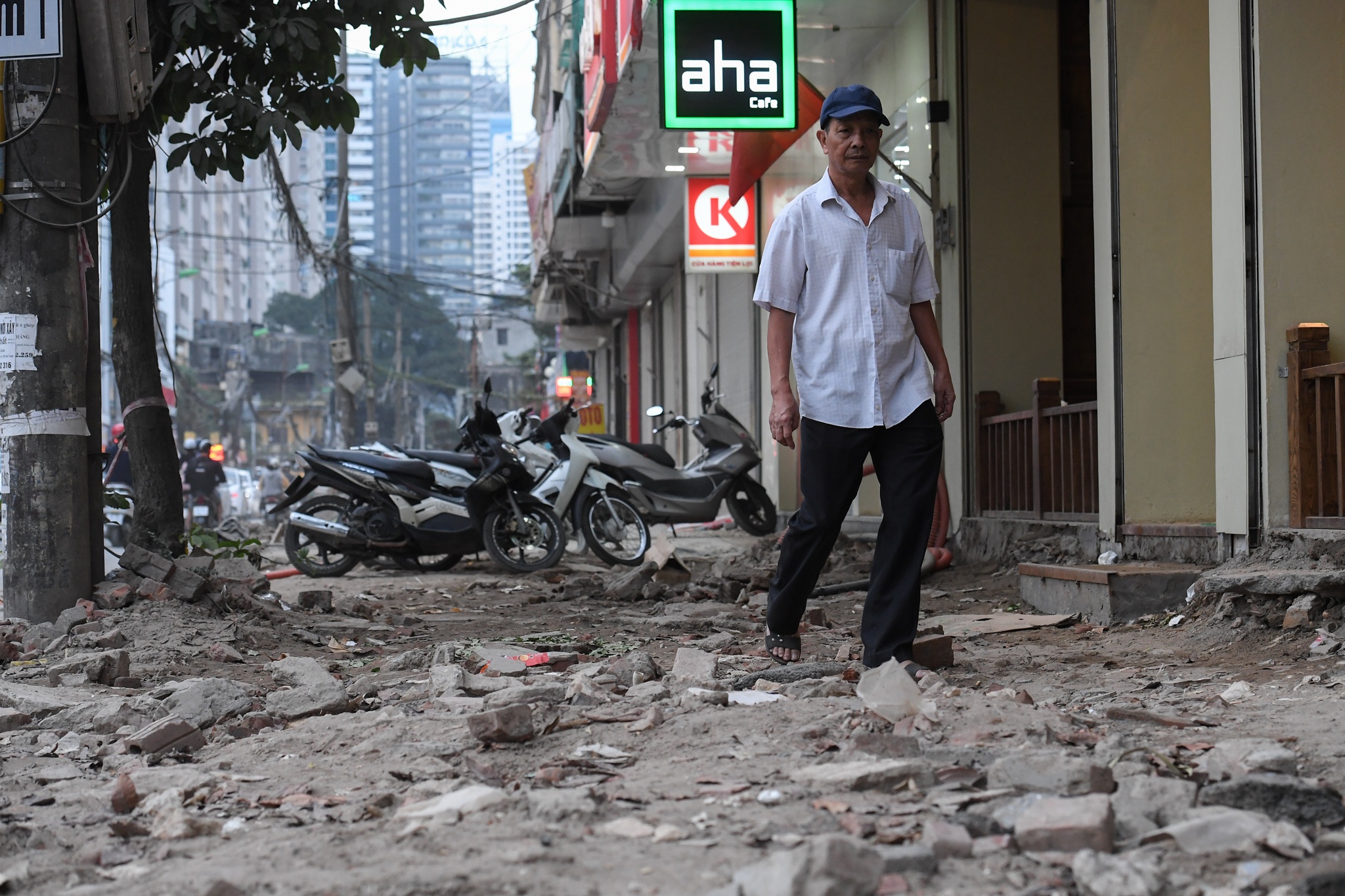 duong dai 400 m lam hon mot nam chua xong anh 6