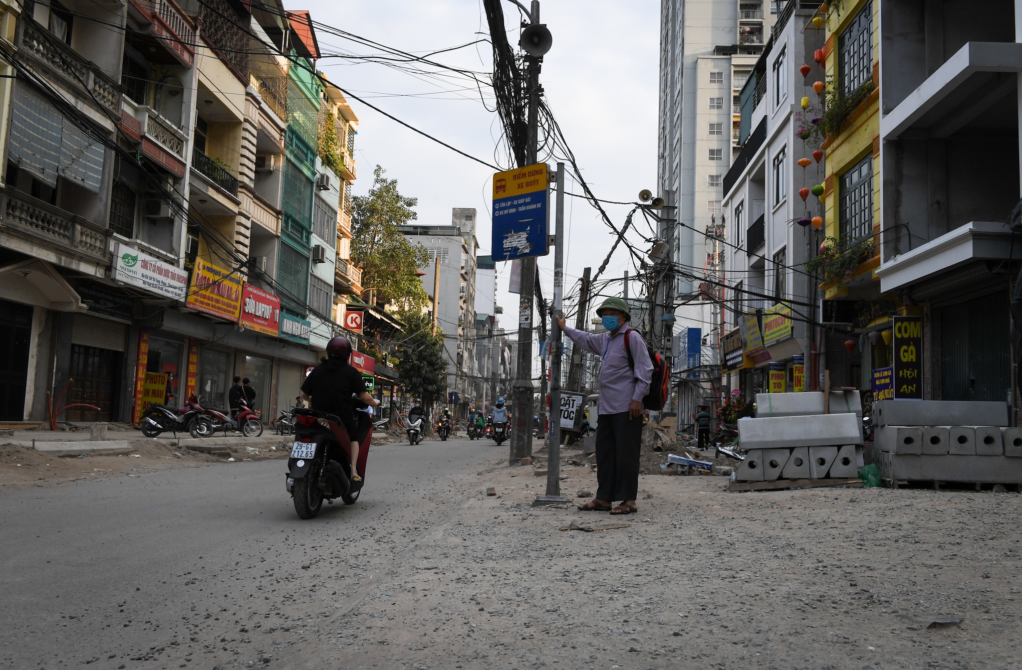 duong dai 400 m lam hon mot nam chua xong anh 7