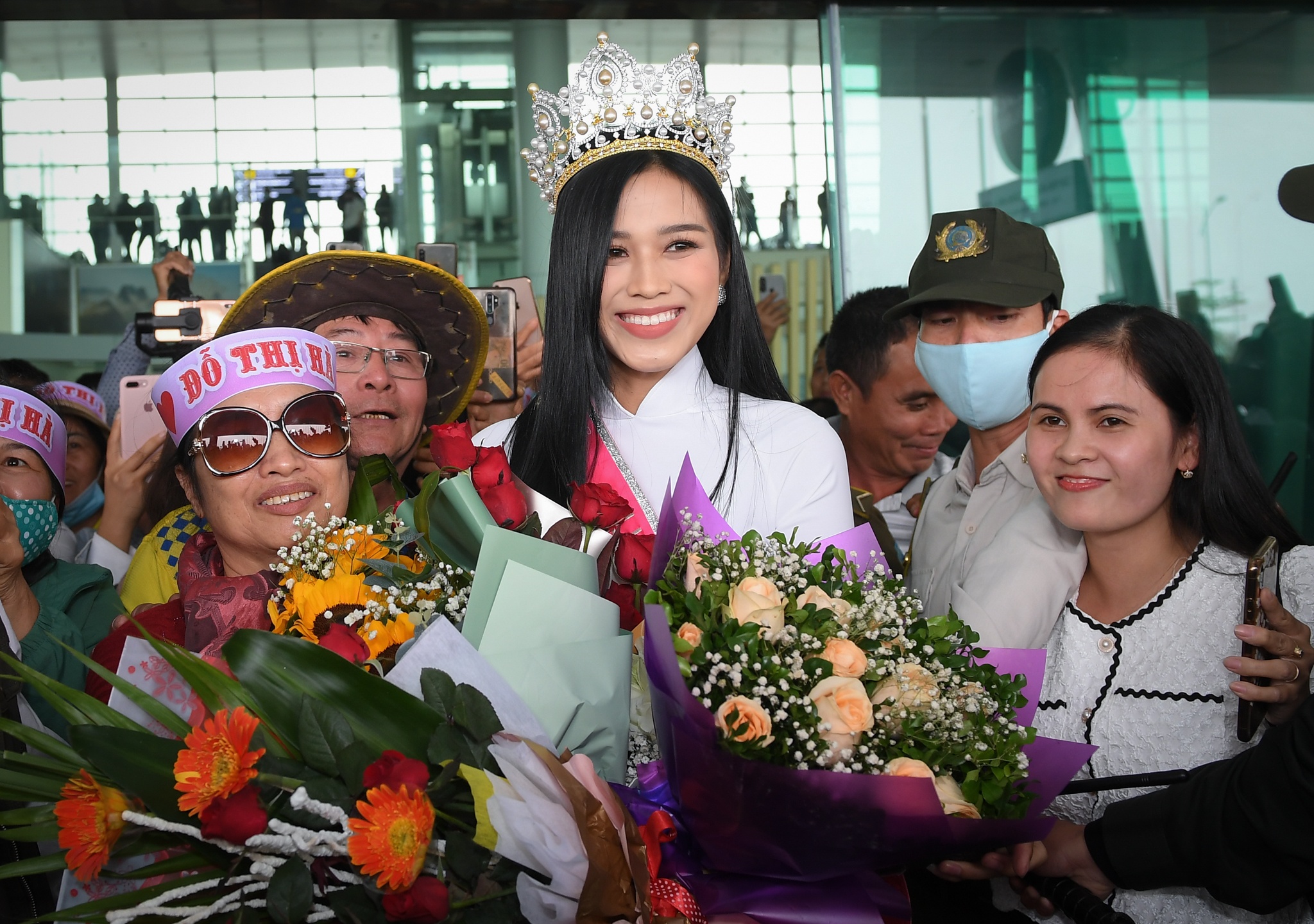 hoa hau Do Thi Ha cay lua anh 4