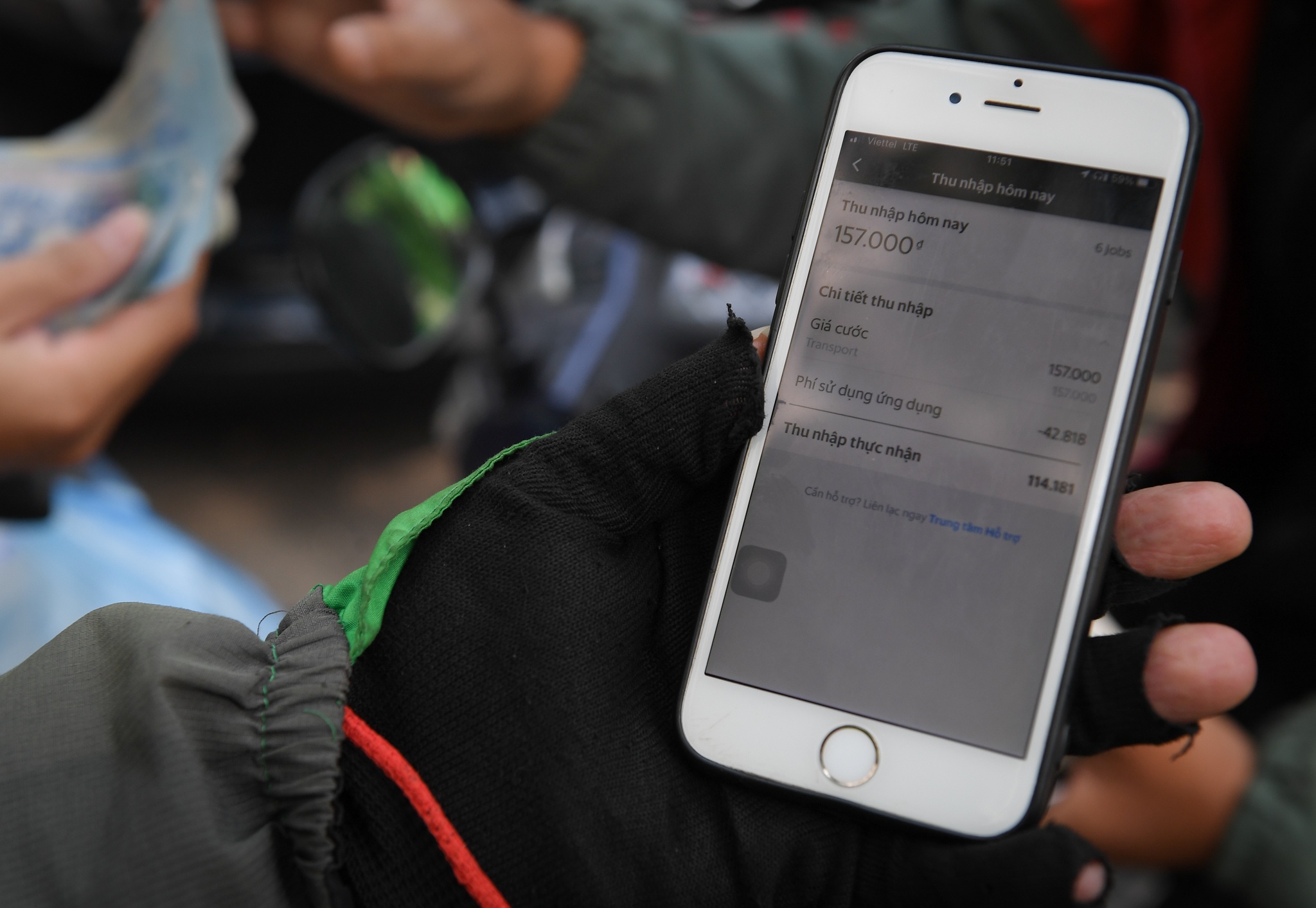 Tai xe Grab dieu hanh khap duong pho Ha Noi anh 10