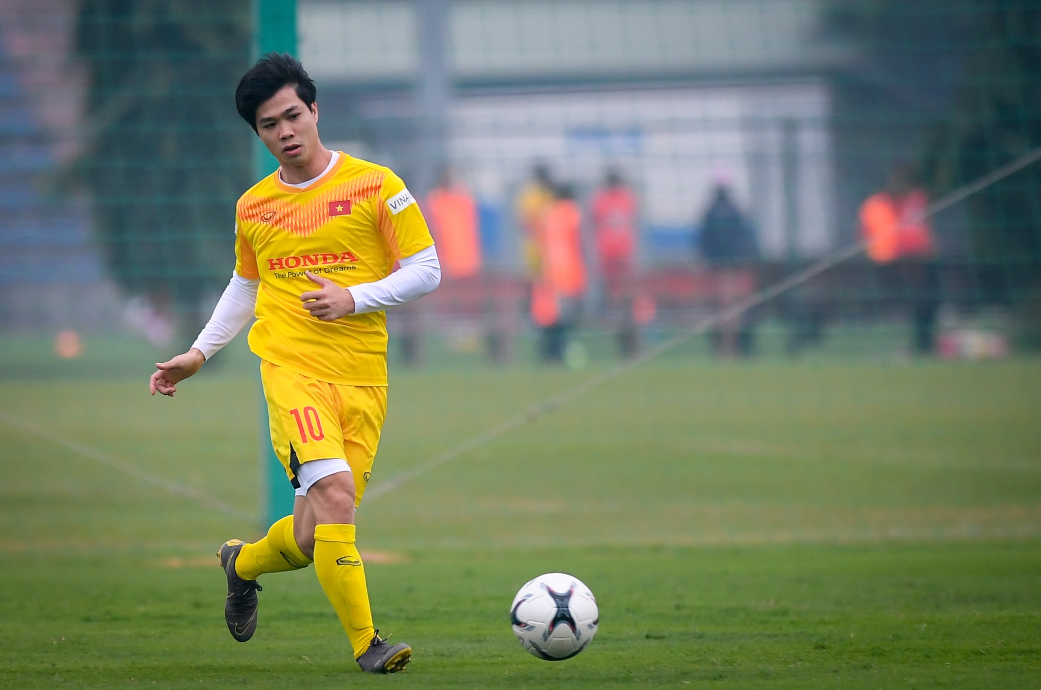 Cong Phuong tap trung cung doi tuyen anh 3