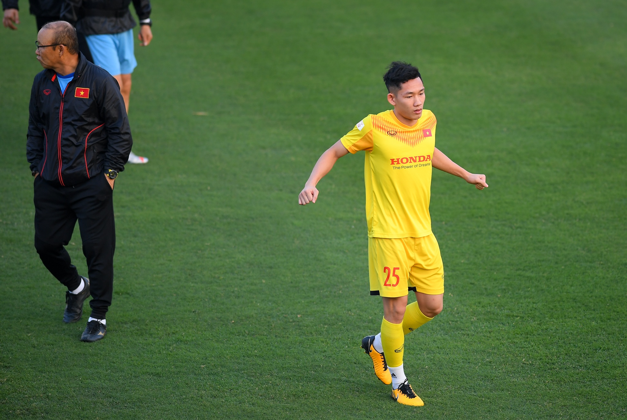 Hai Long chan thuong anh 2