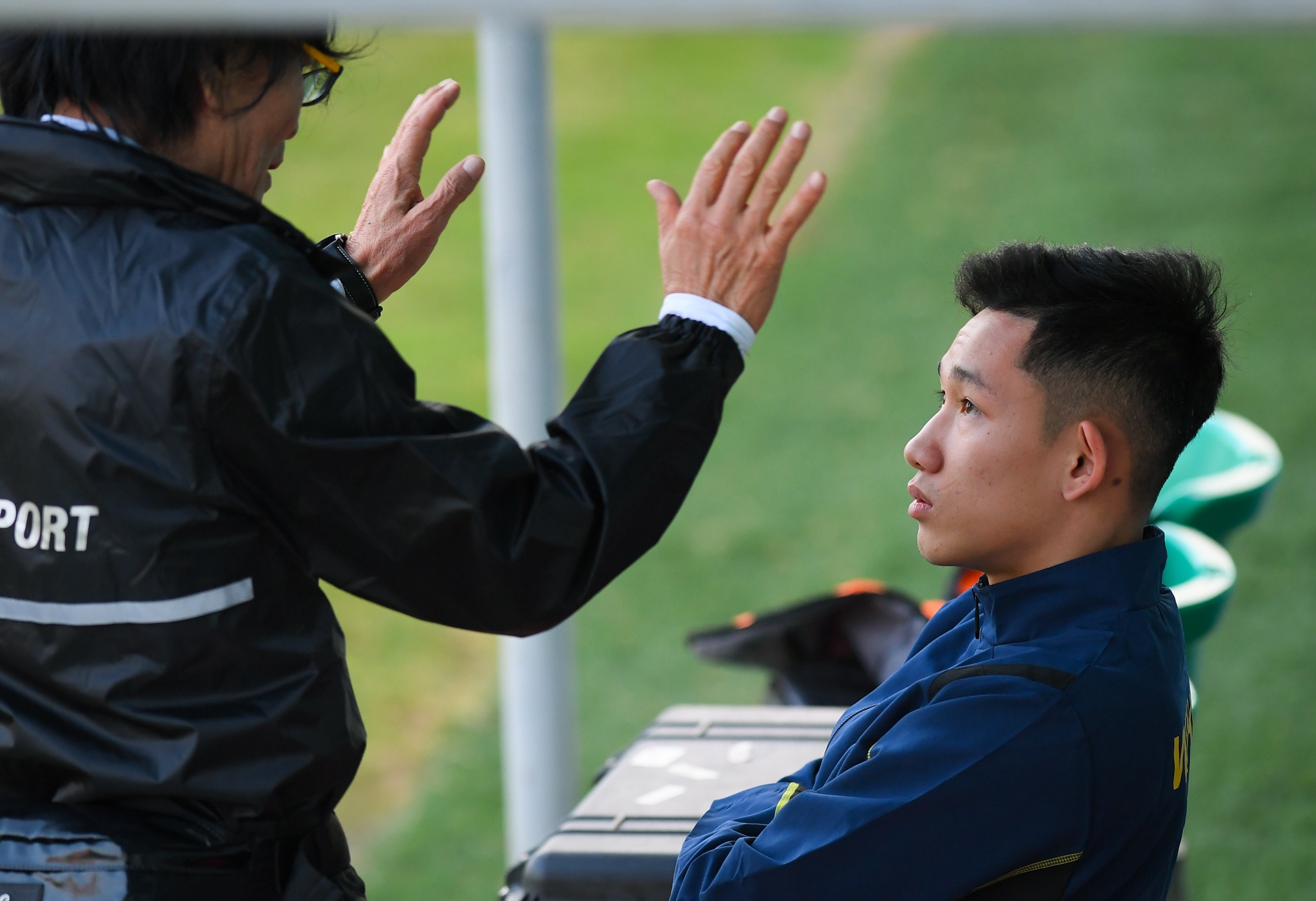 Hai Long chan thuong anh 3