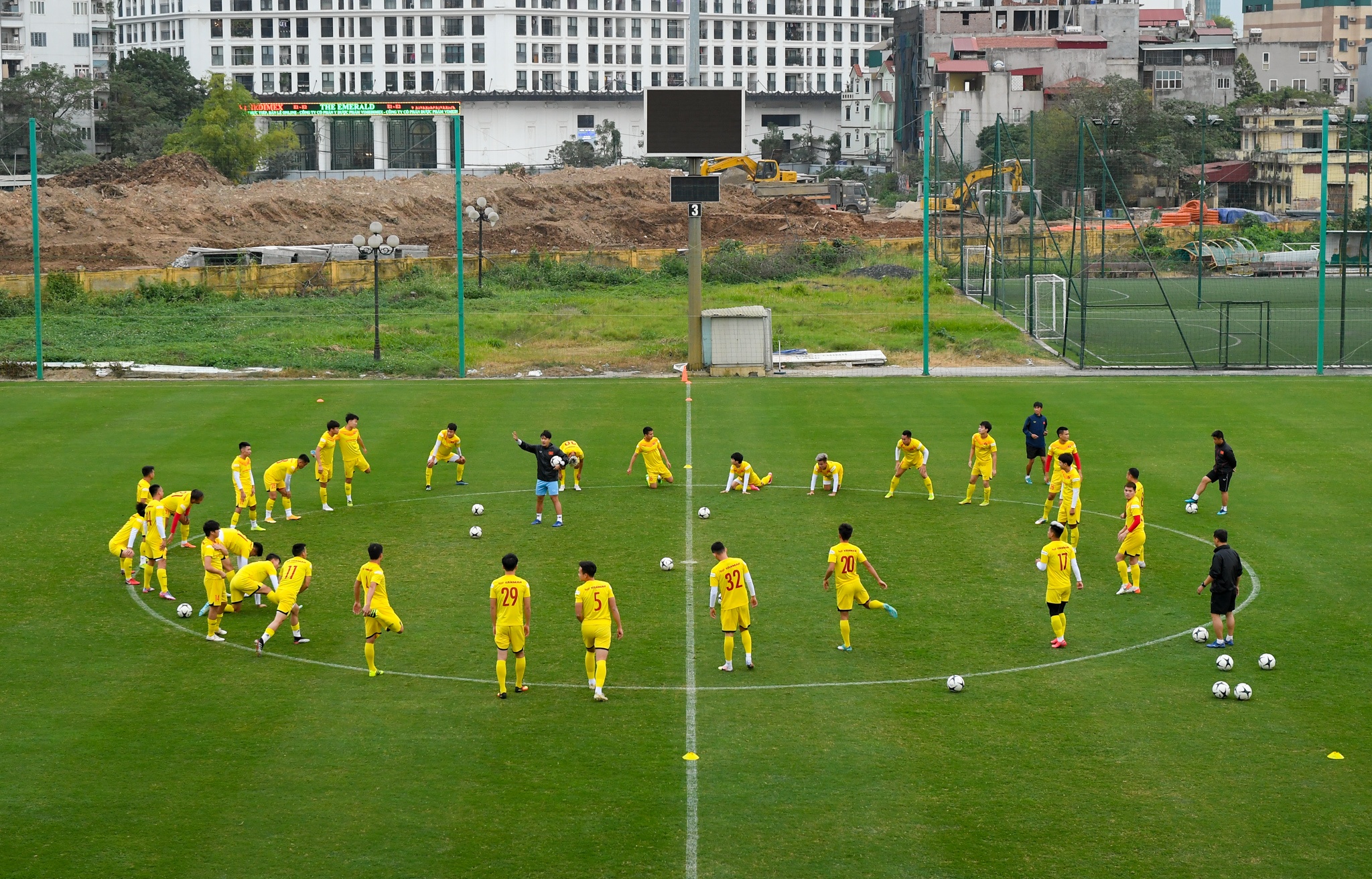 Quang Hai vang mat trong buoi tap anh 1