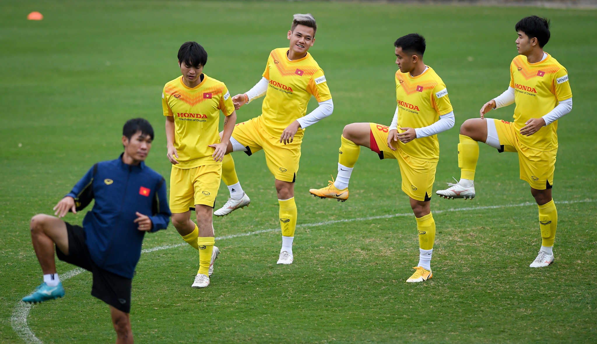 Quang Hai vang mat trong buoi tap anh 2