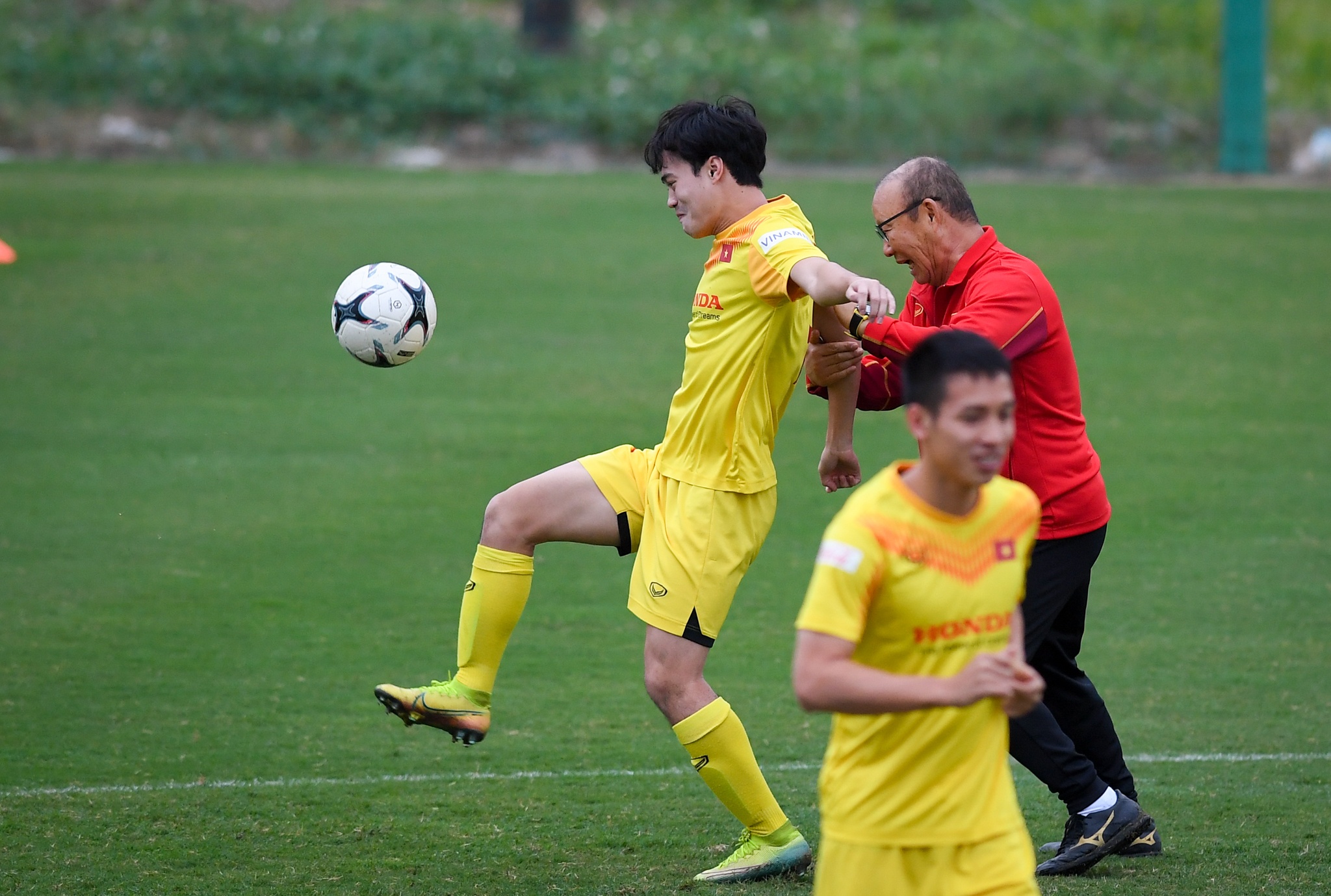 Quang Hai vang mat trong buoi tap anh 3