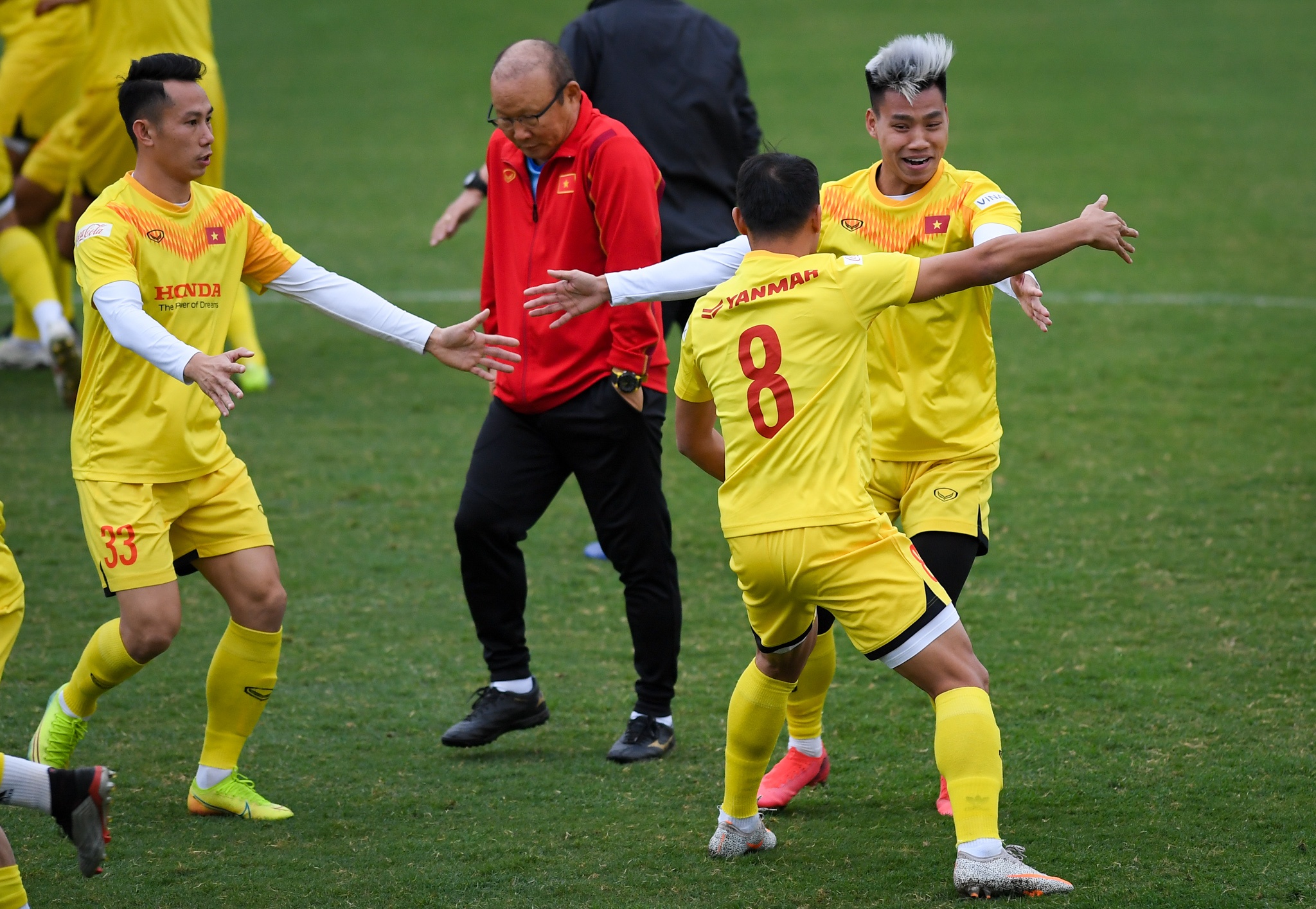 Quang Hai vang mat trong buoi tap anh 6