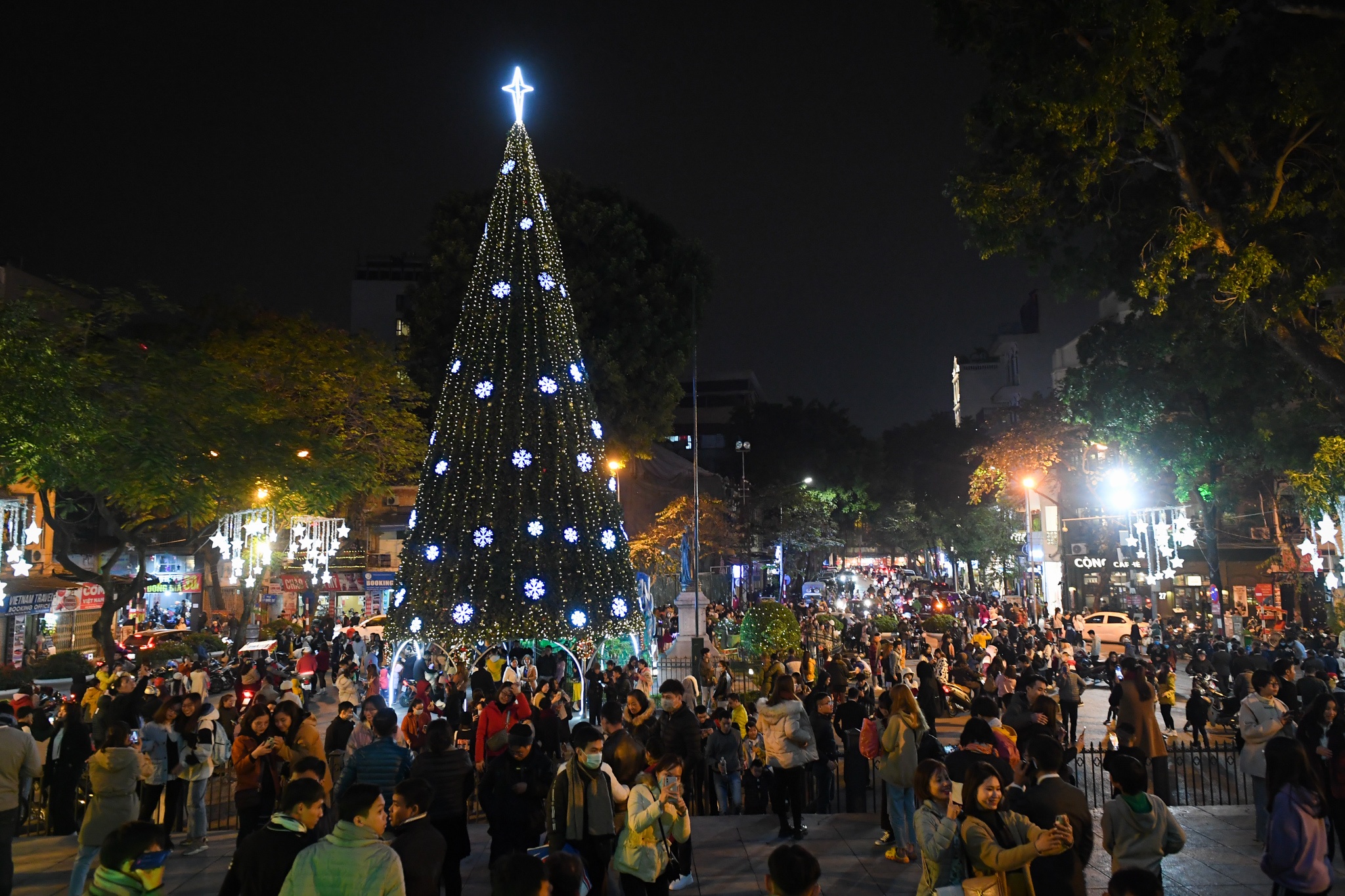 thu phi chup anh o pho Hang Ma anh 11