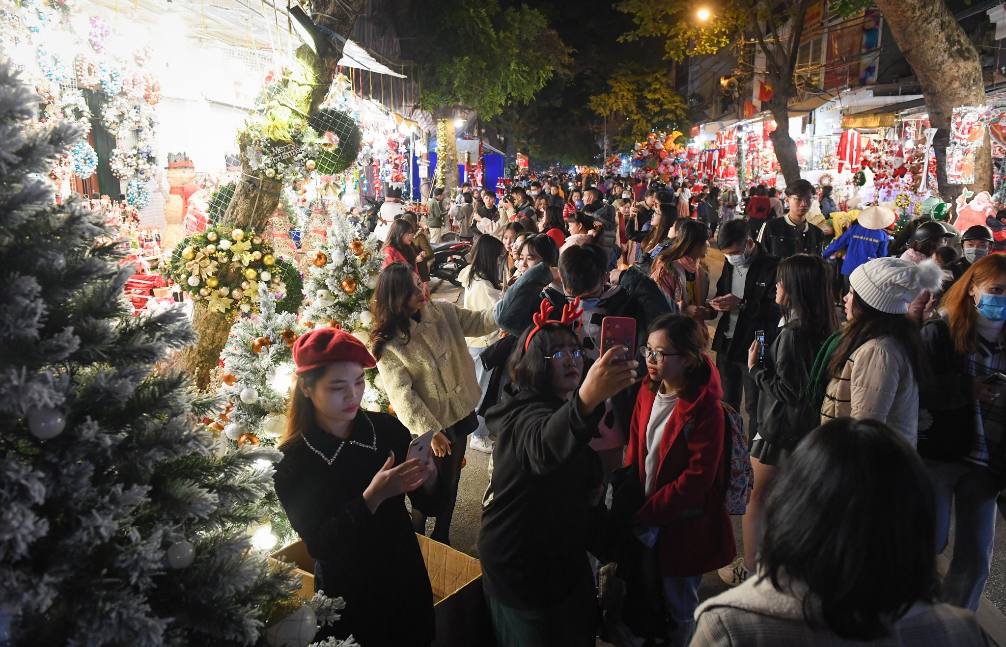 thu phi chup anh o pho Hang Ma anh 5