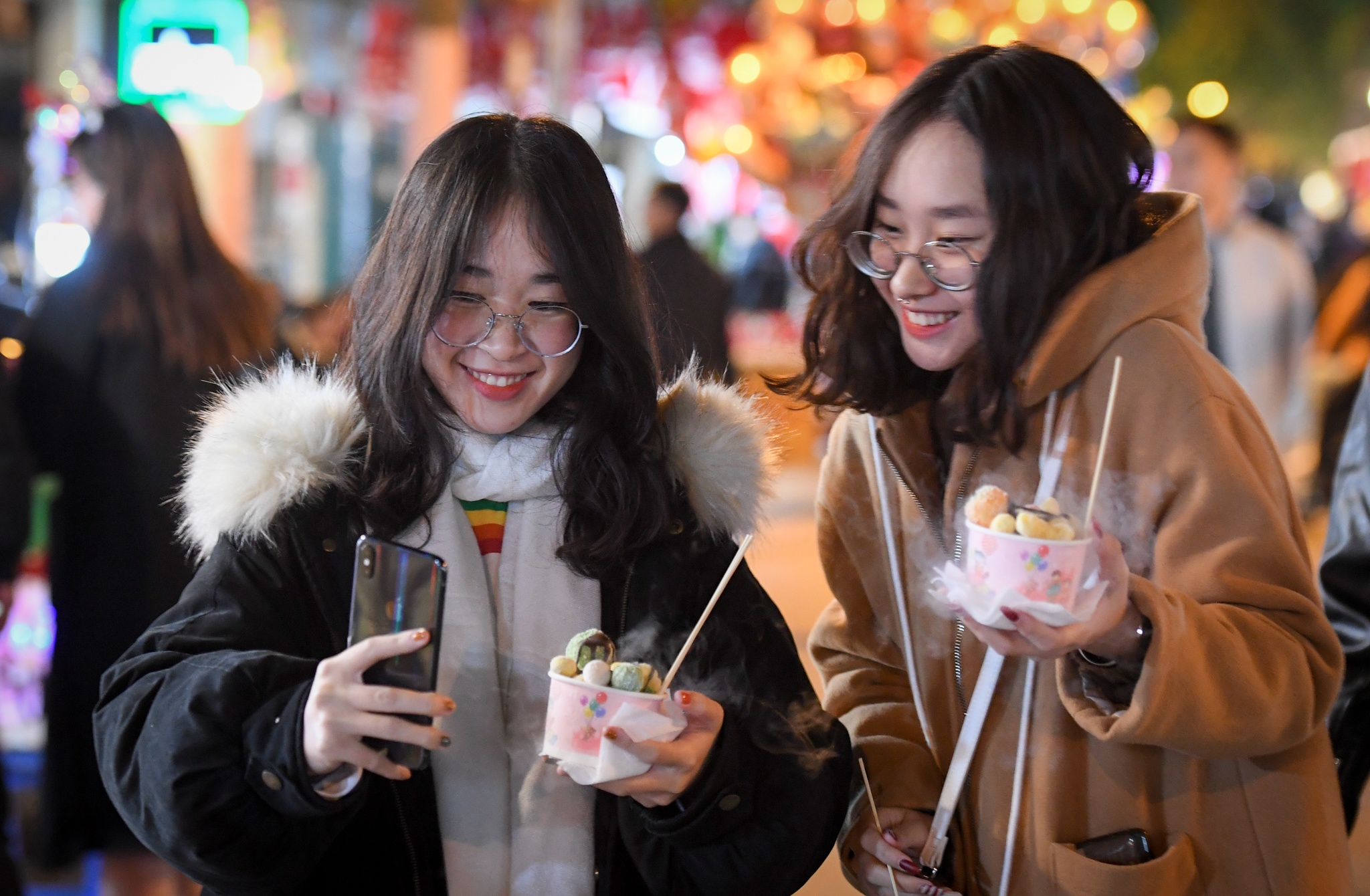 'Pho Noel' dong duc dem gia lanh hinh anh