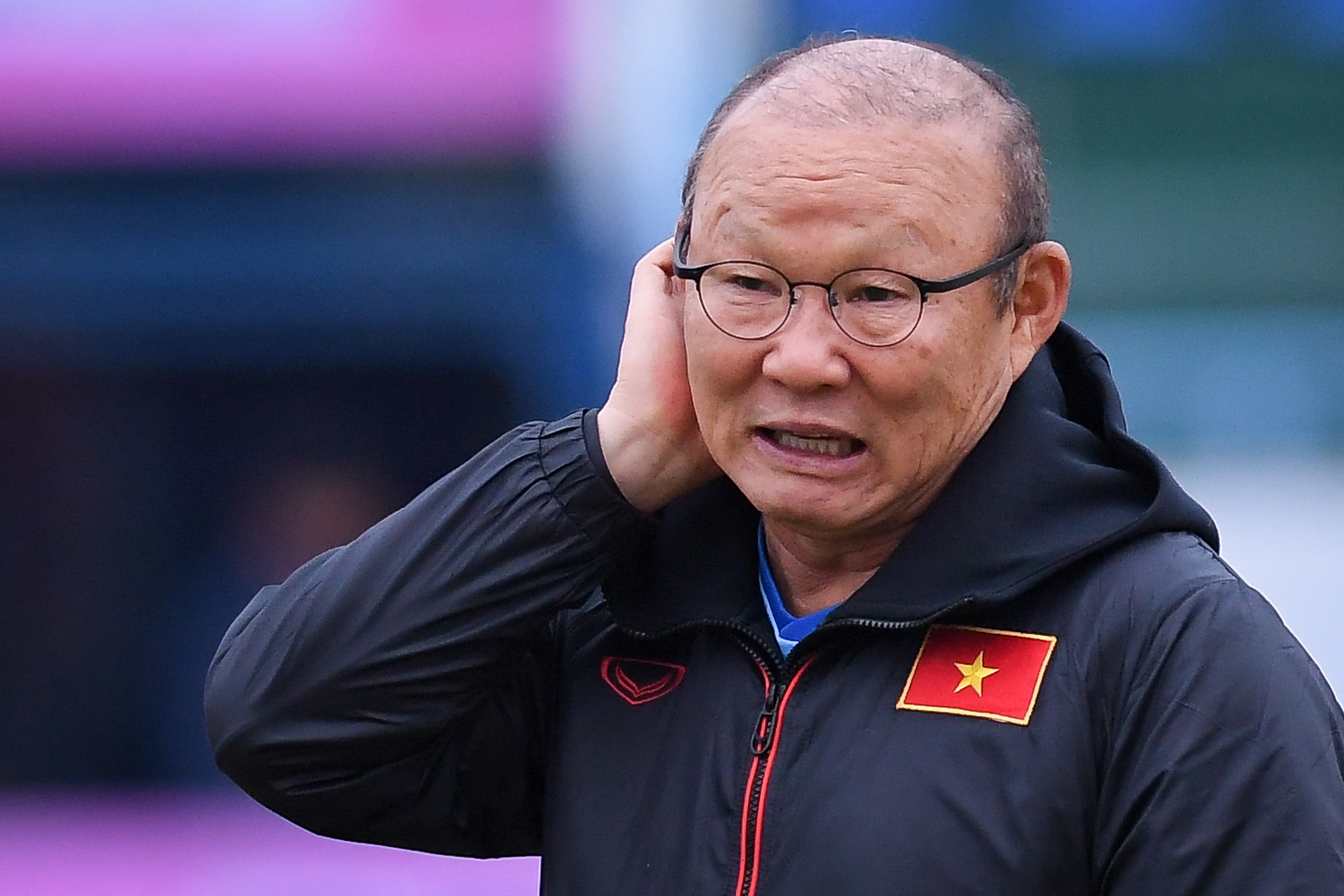 Thay Park che mat san Cam Pha truoc tran dau cua tuyen Viet Nam hinh anh