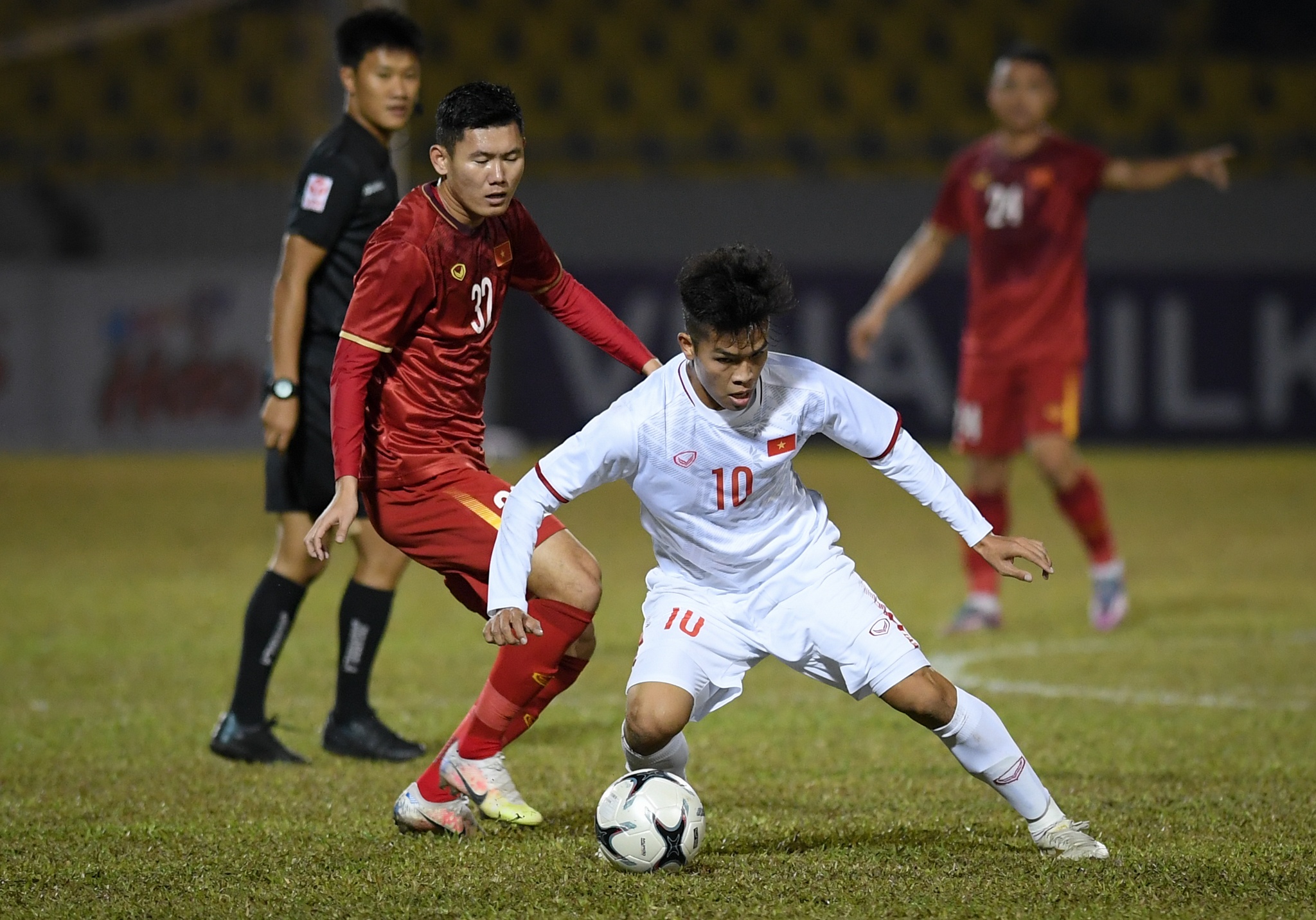Khoang trong trinh do giua lua U23 va tuyen Viet Nam anh 4