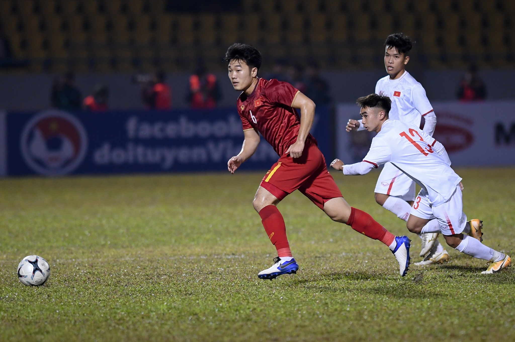 Khoang trong trinh do giua lua U23 va tuyen Viet Nam anh 3