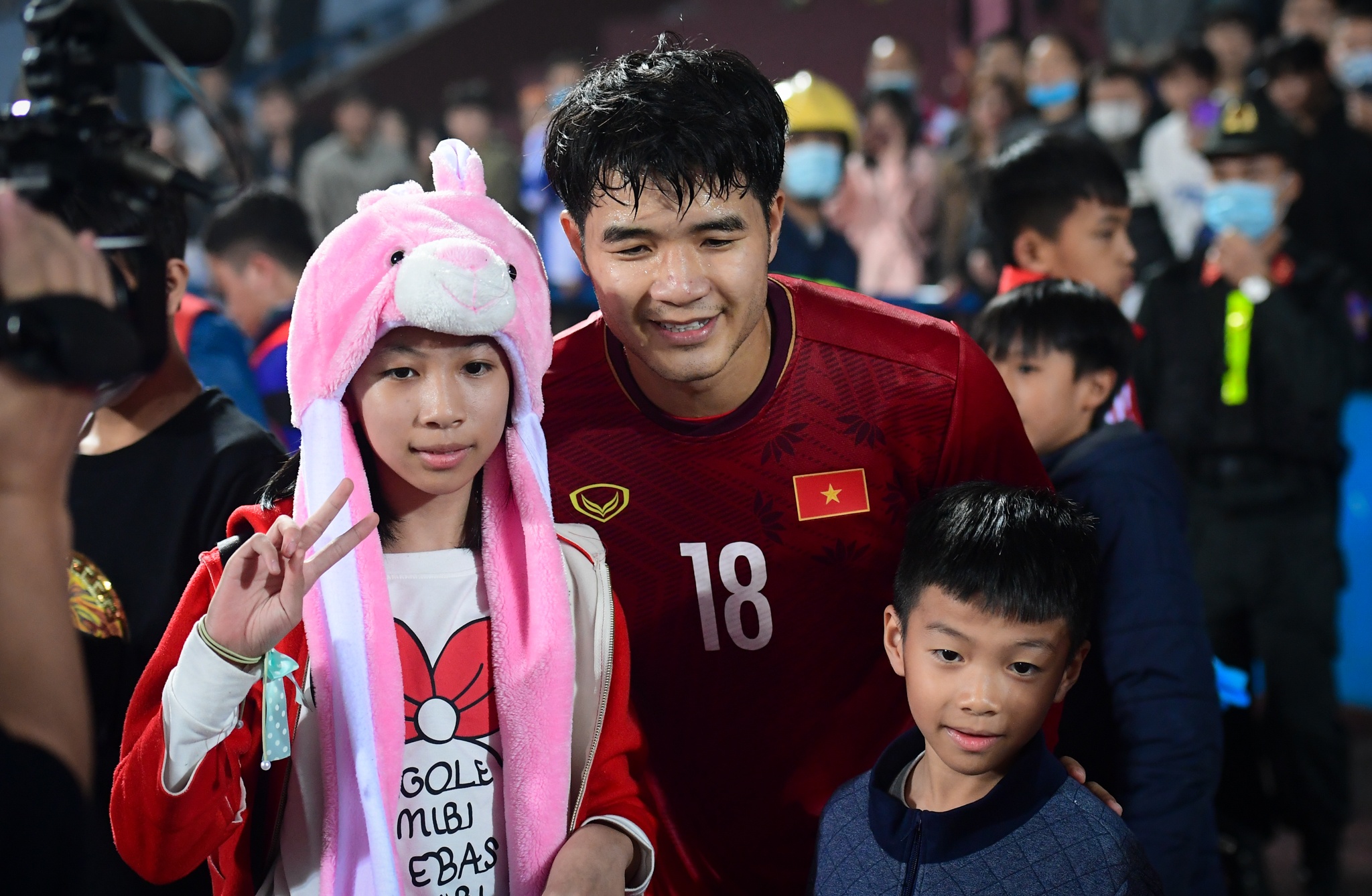 Ha Duc Chinh duoc chao don anh 7