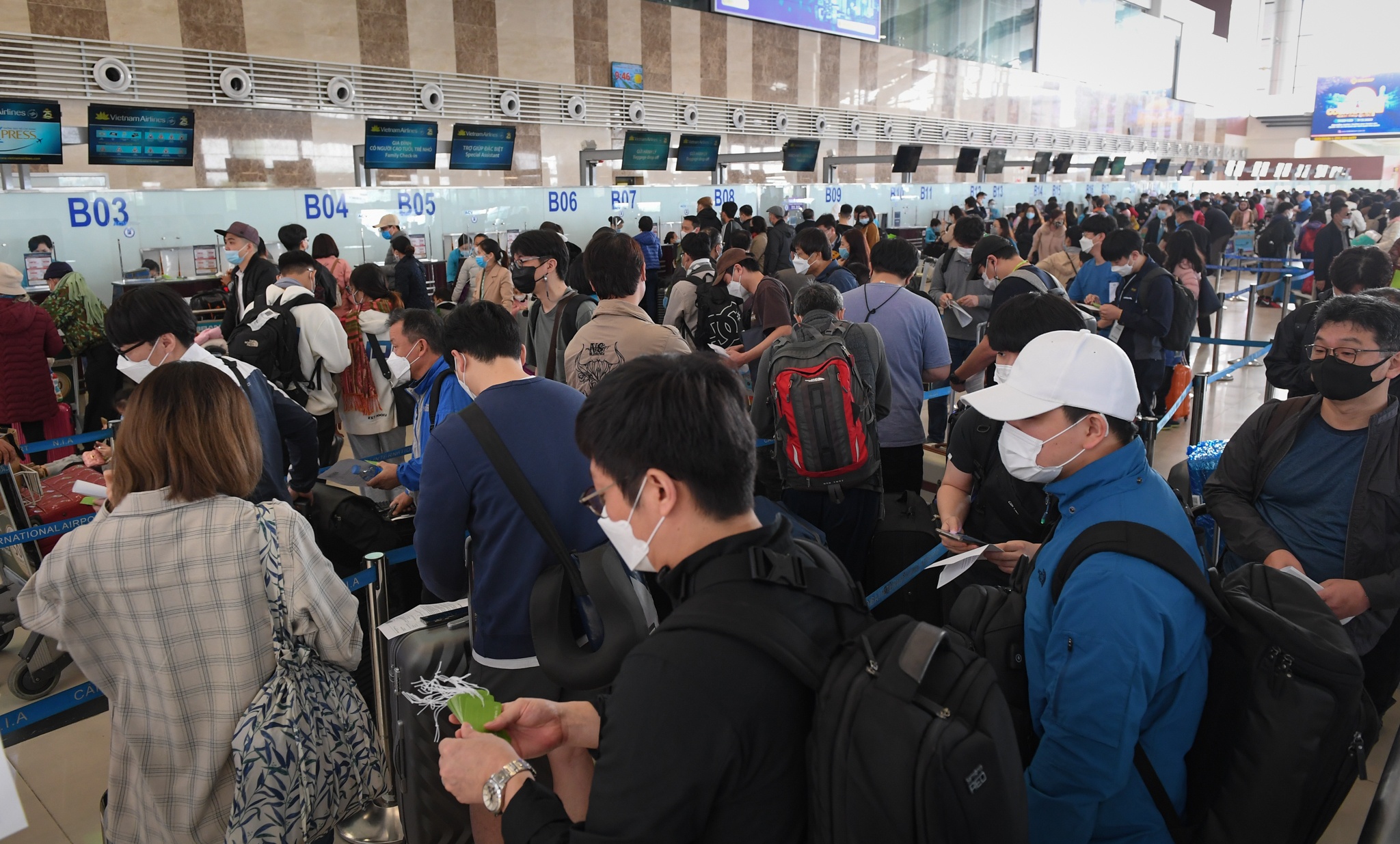 san bay noi bai dip tet duong lich anh 1