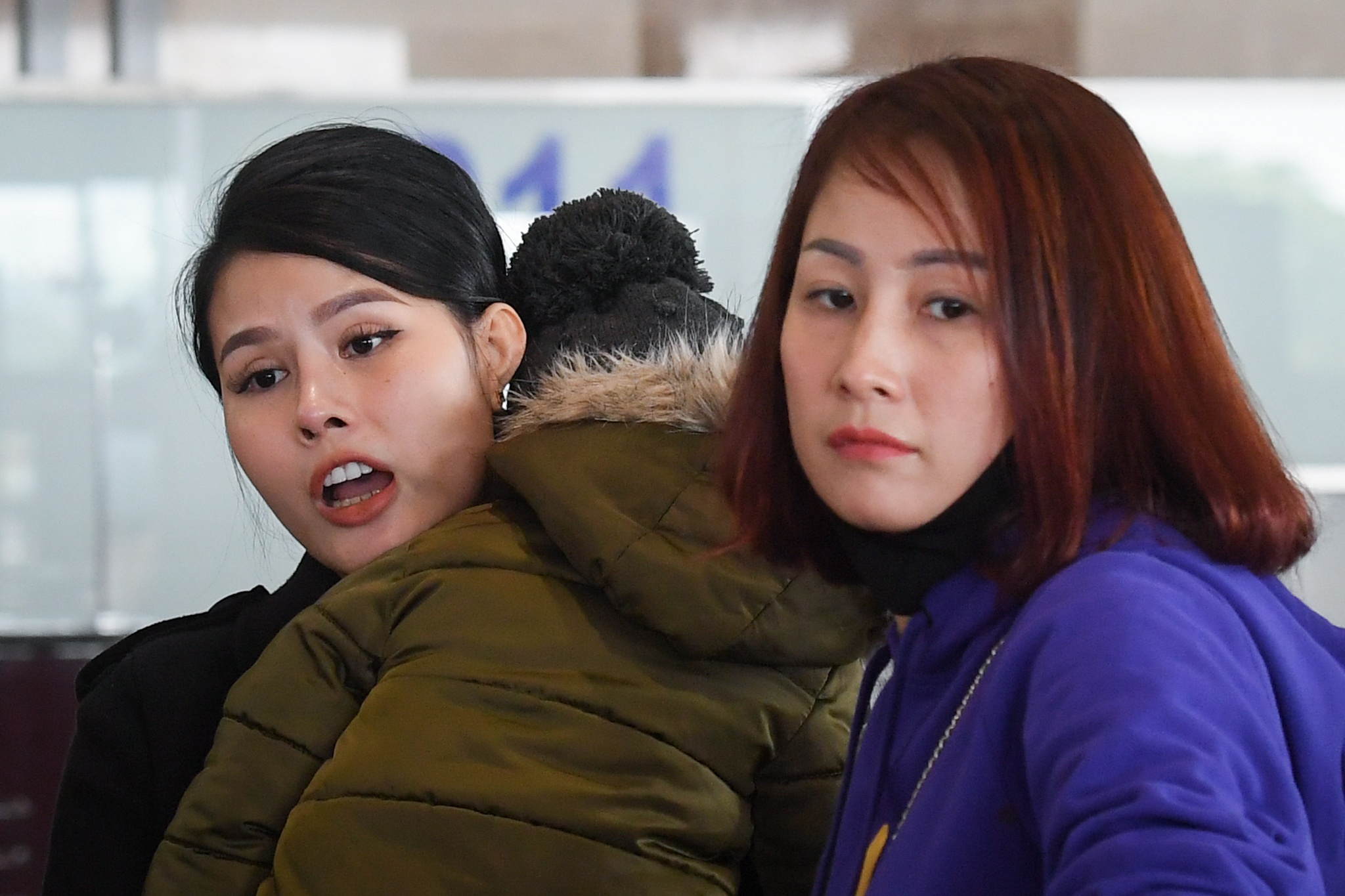 Xep hang gan mot tieng de len may bay di nghi Tet Duong lich hinh anh