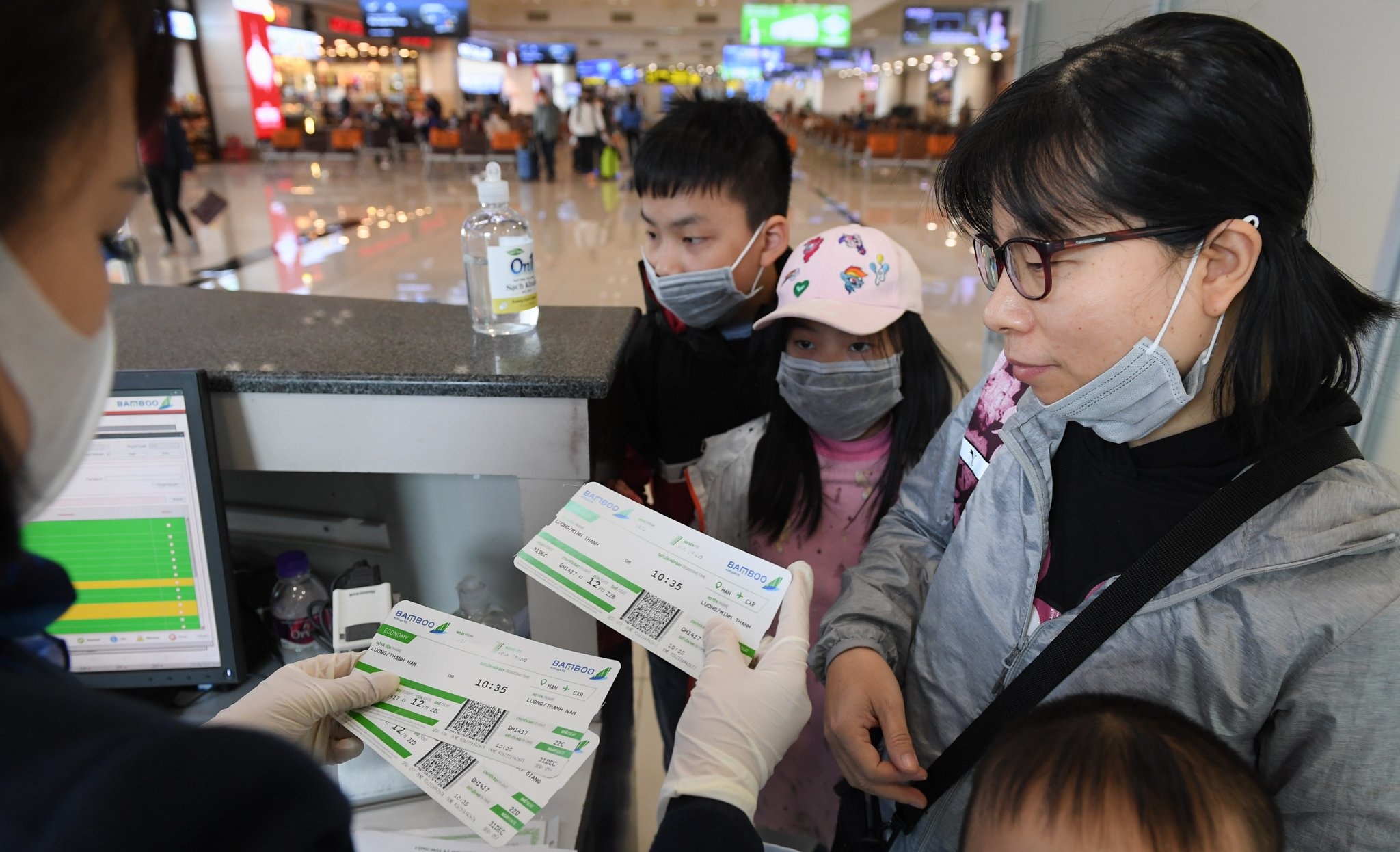 san bay noi bai dip tet duong lich anh 8