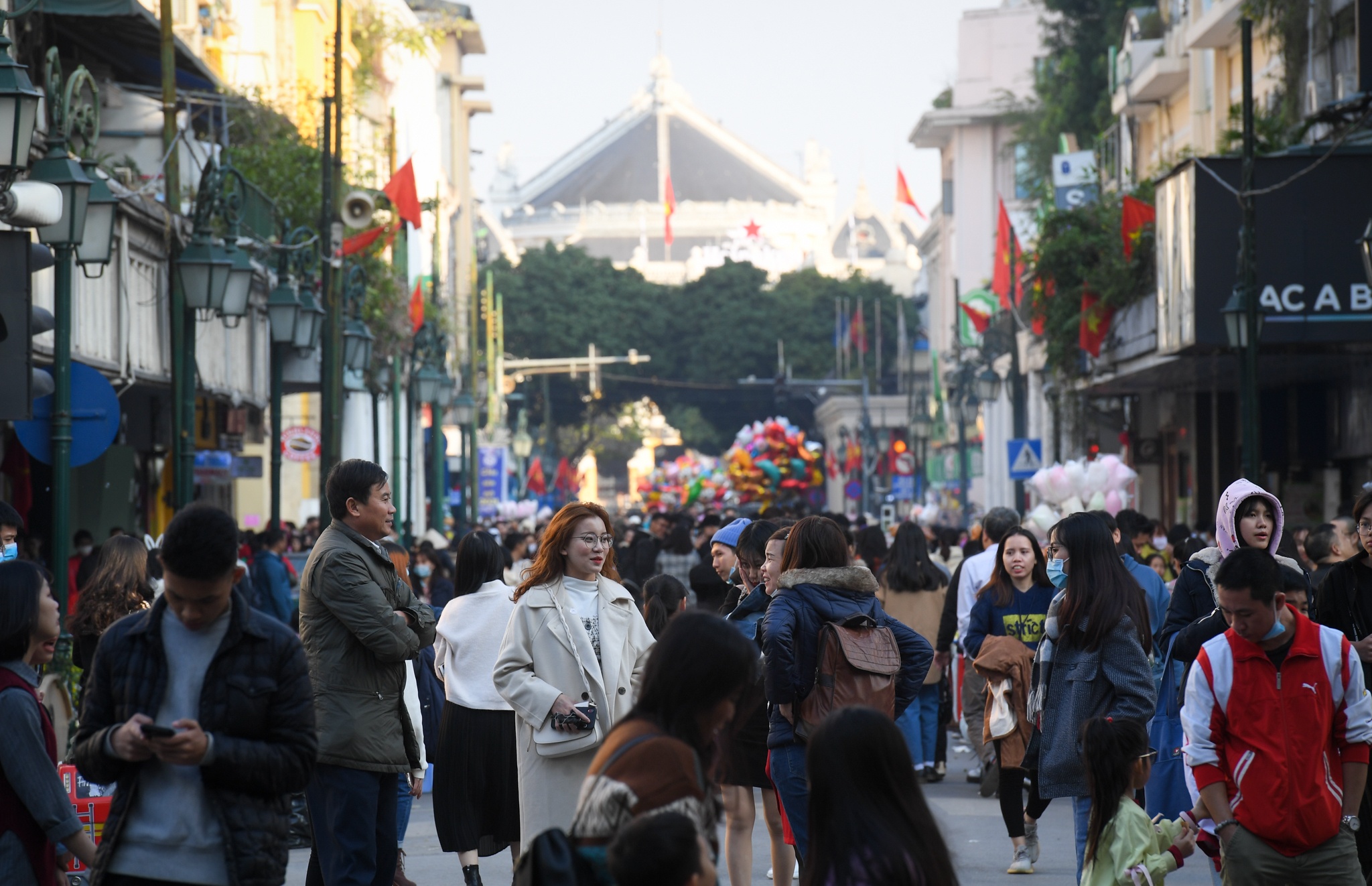 nguoi Ha Noi di choi tet duong lich anh 1